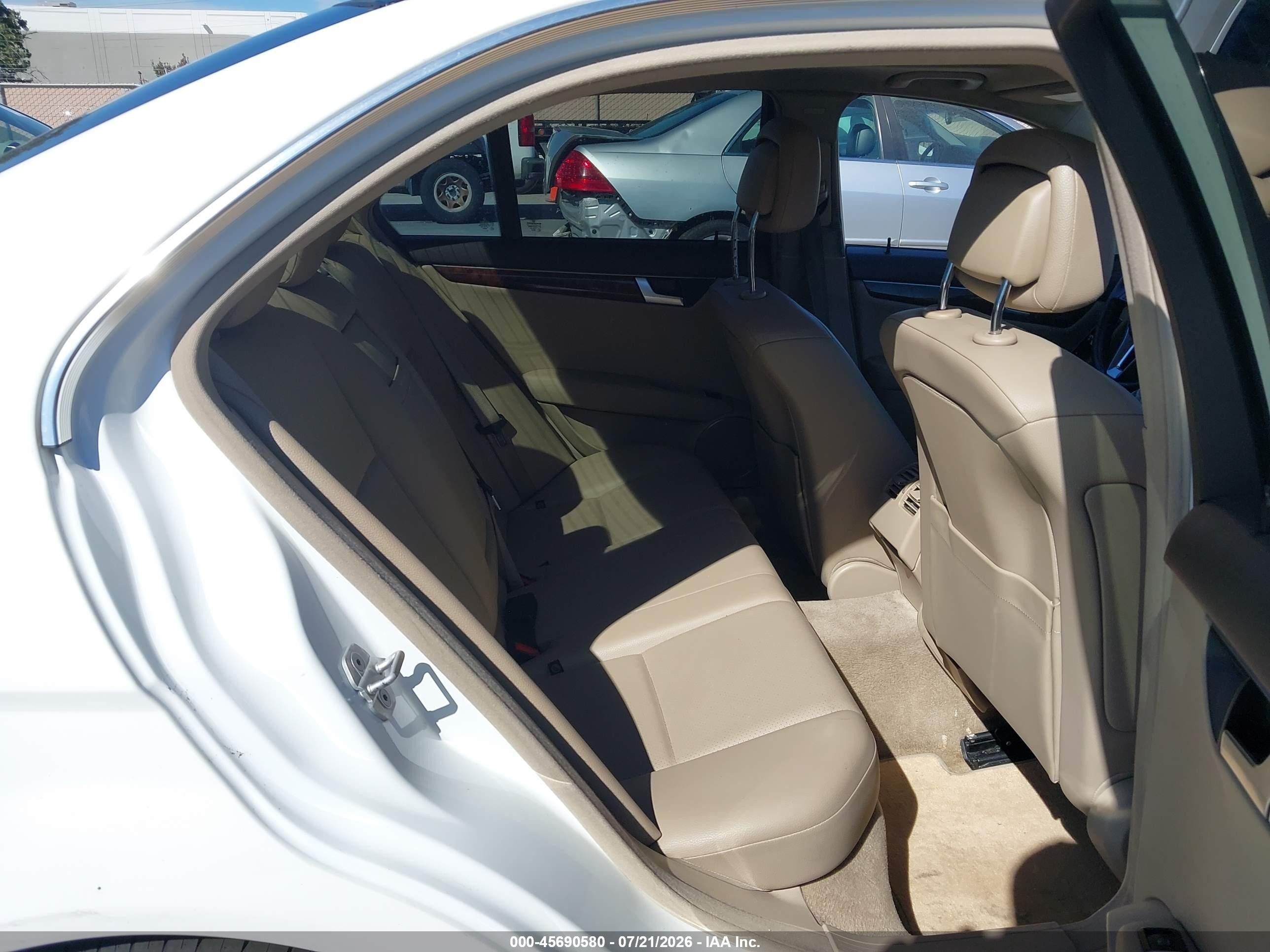 2013 Mercedes-benz C 250 Sport White vin: WDDGF4HB3DR282376