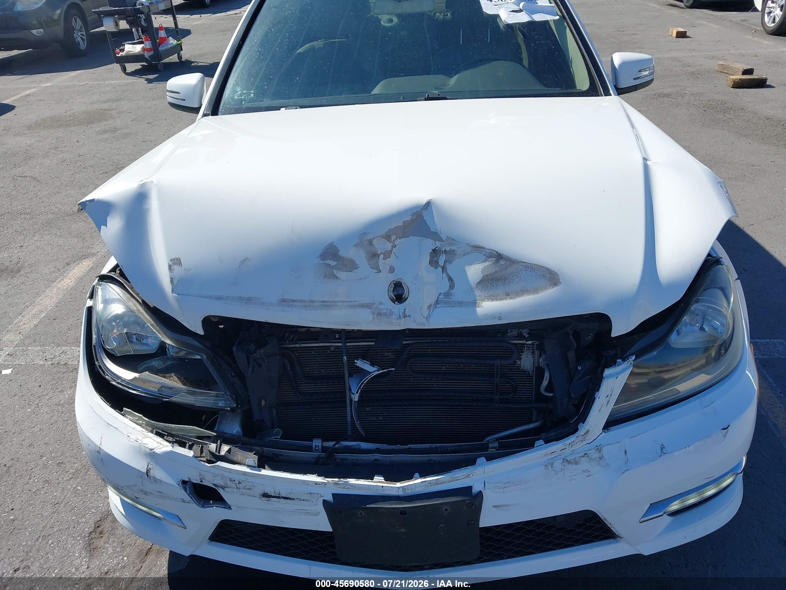 2013 Mercedes-benz C 250 Sport White vin: WDDGF4HB3DR282376