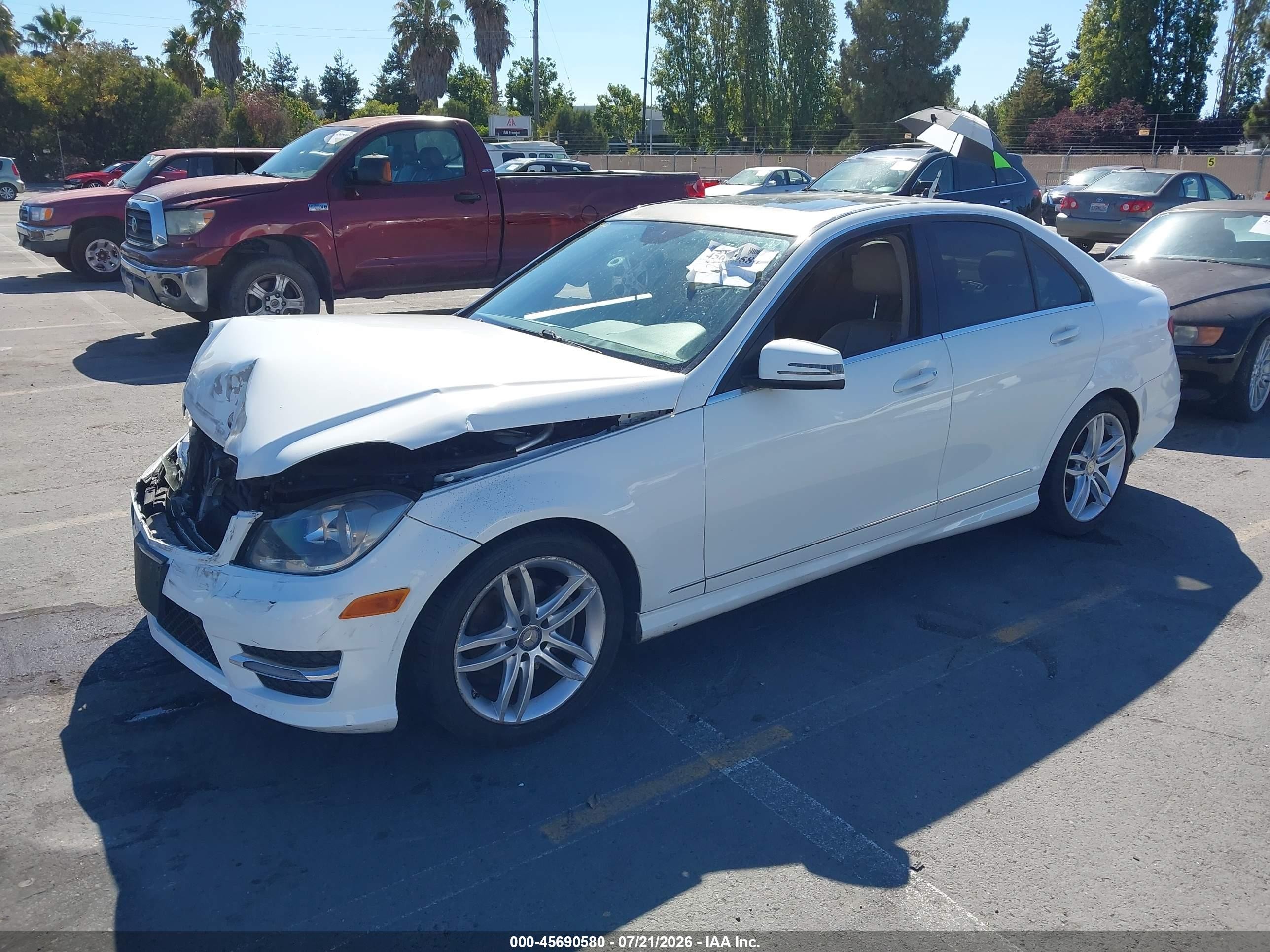 2013 Mercedes-benz C 250 Sport White vin: WDDGF4HB3DR282376