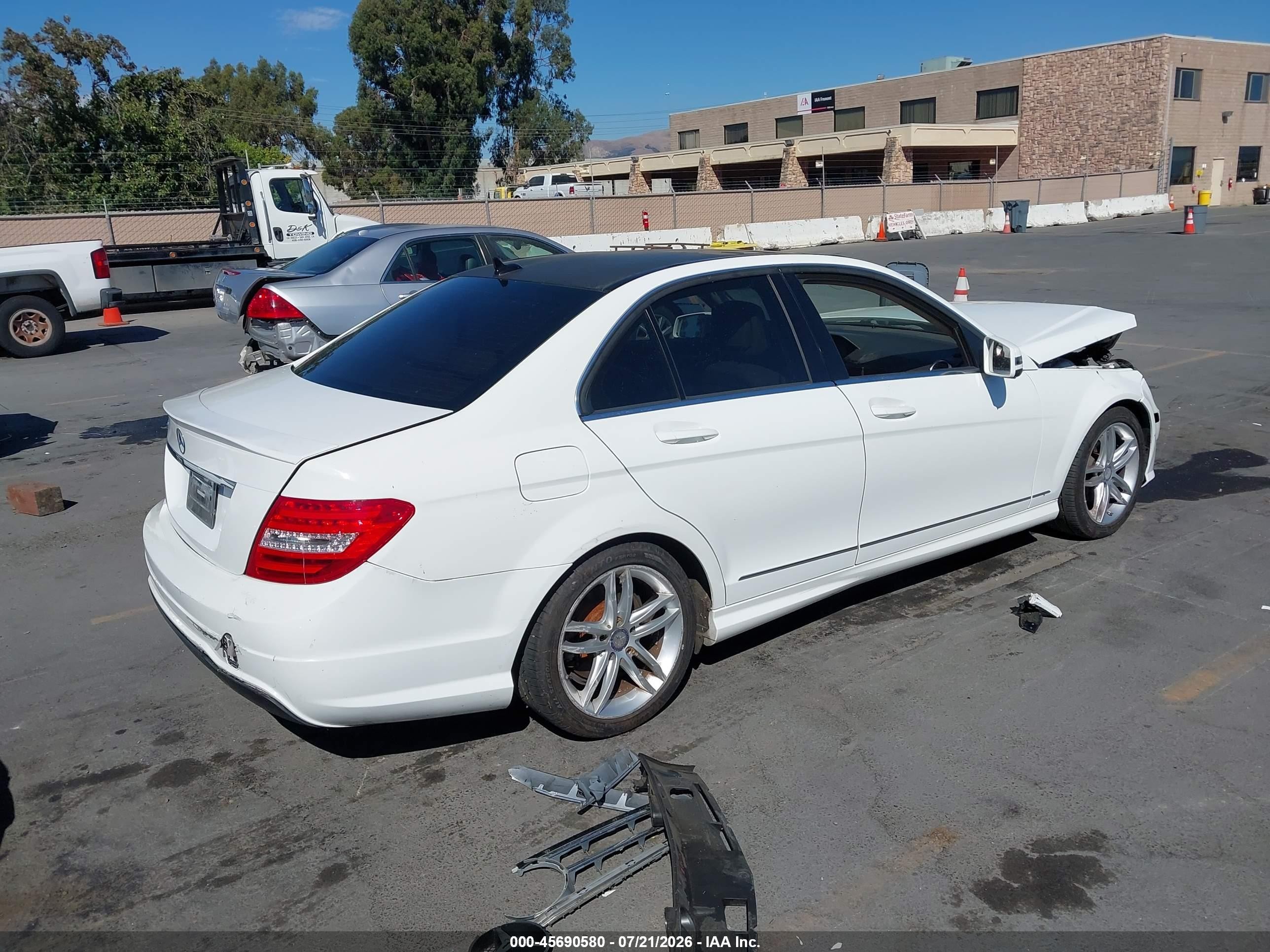 2013 Mercedes-benz C 250 Sport White vin: WDDGF4HB3DR282376