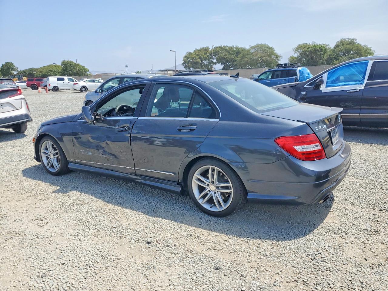 2013 Mercedes-benz C 250 Gray vin: WDDGF4HB3DR285844