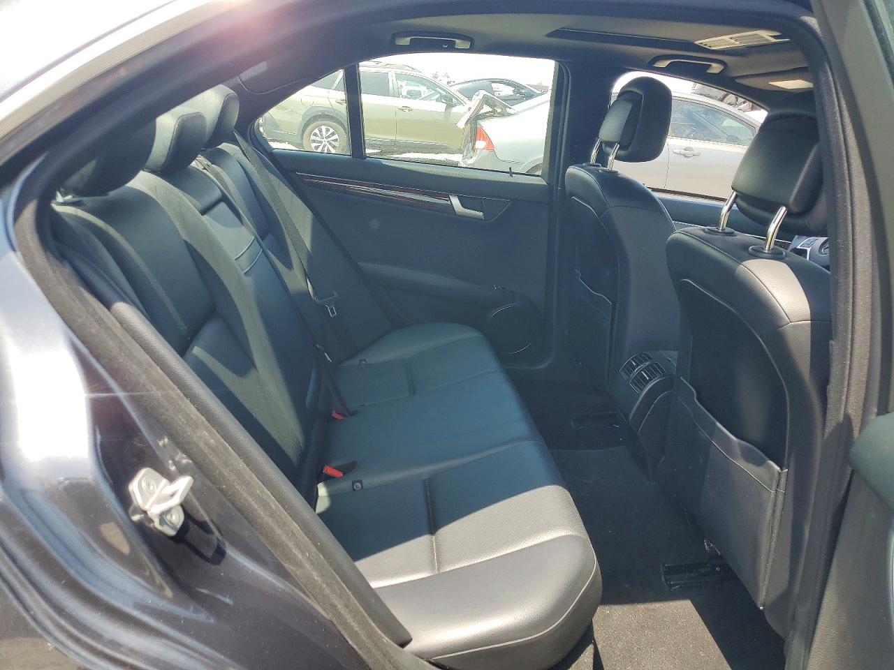 2013 Mercedes-benz C 250 Gray vin: WDDGF4HB3DR285844