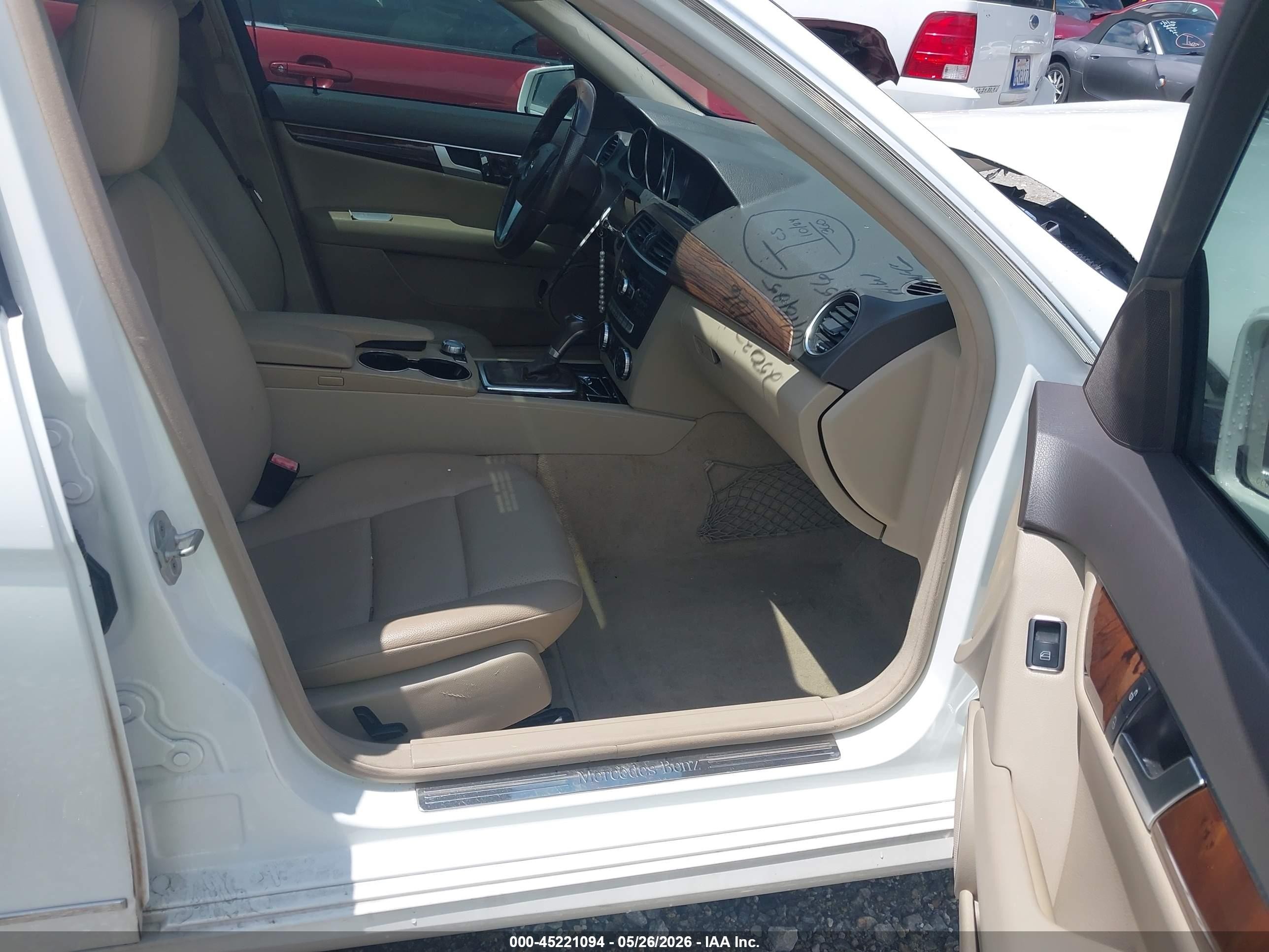 2013 Mercedes-benz C 250 Sport White vin: WDDGF4HB3DR291756