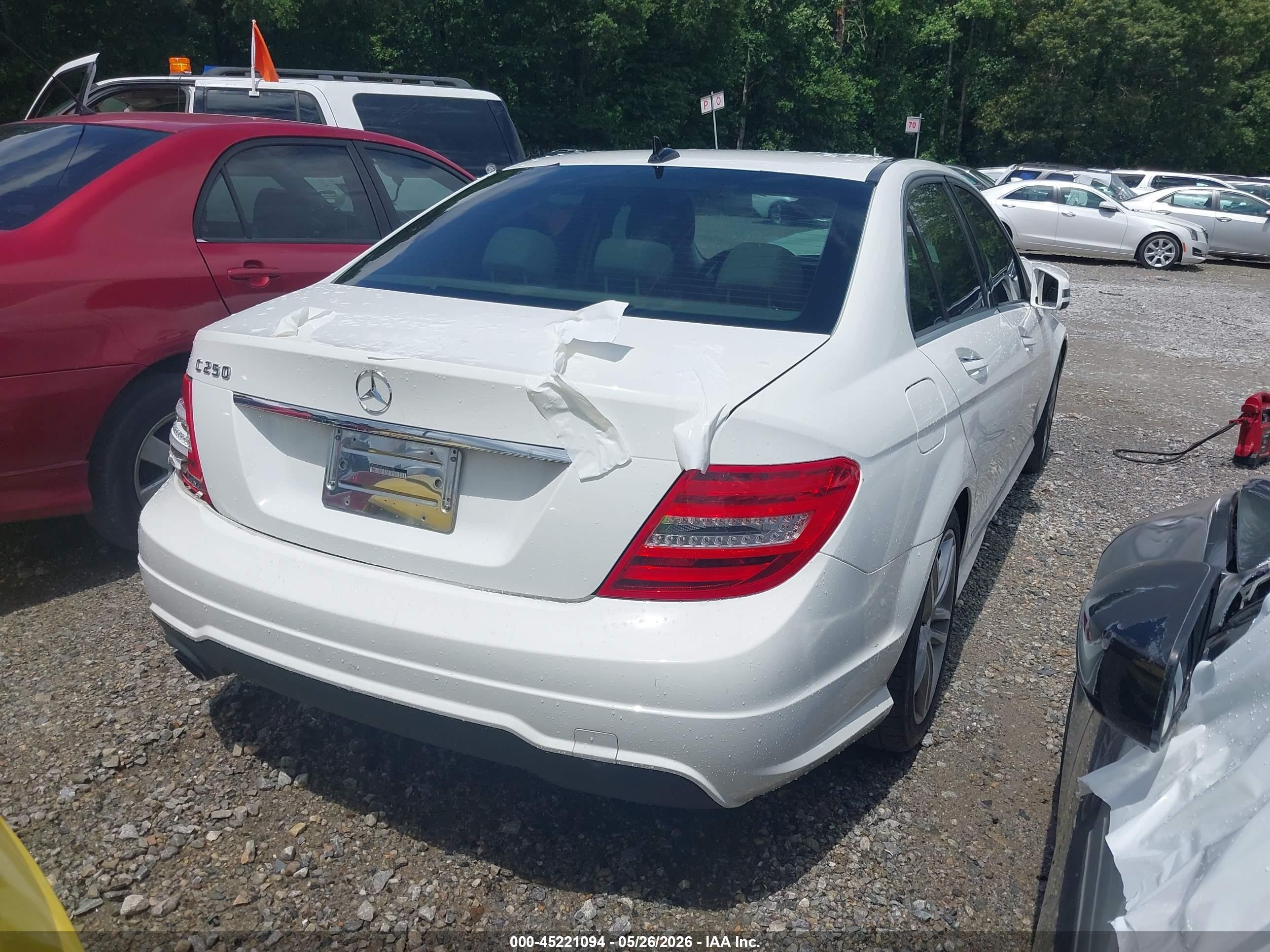 2013 Mercedes-benz C 250 Sport White vin: WDDGF4HB3DR291756