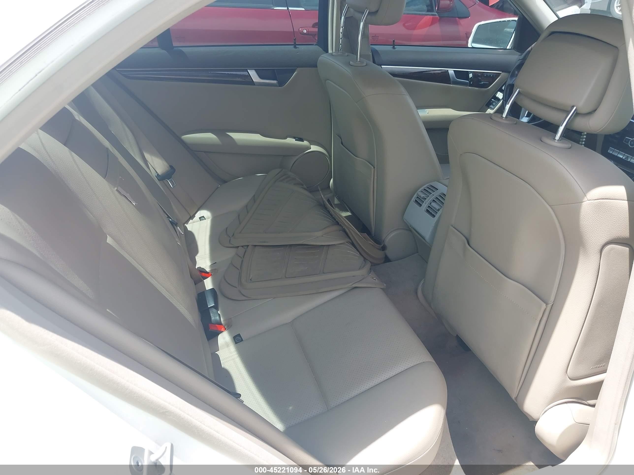 2013 Mercedes-benz C 250 Sport White vin: WDDGF4HB3DR291756