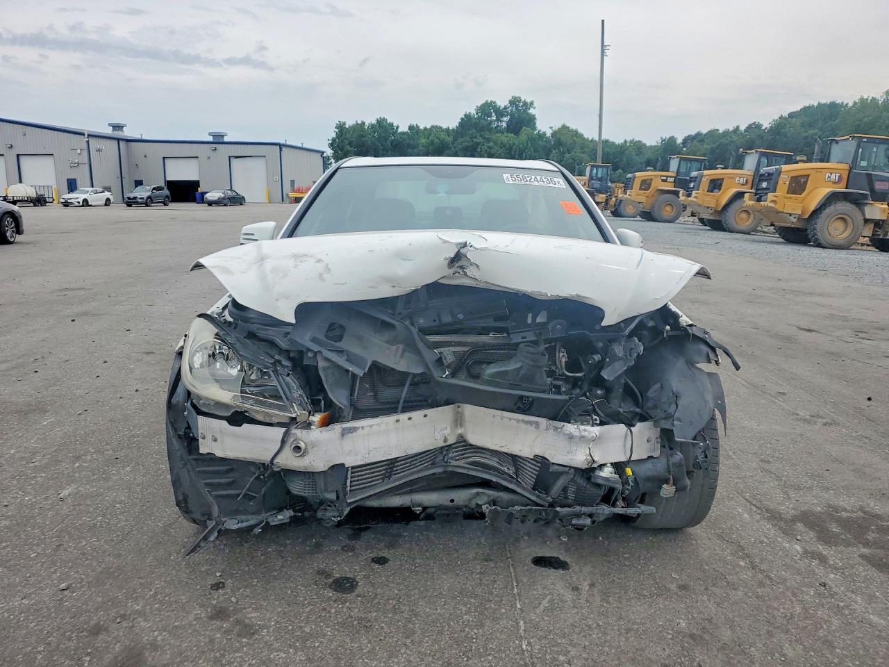 2014 Mercedes-benz C 250 White vin: WDDGF4HB3EA940844