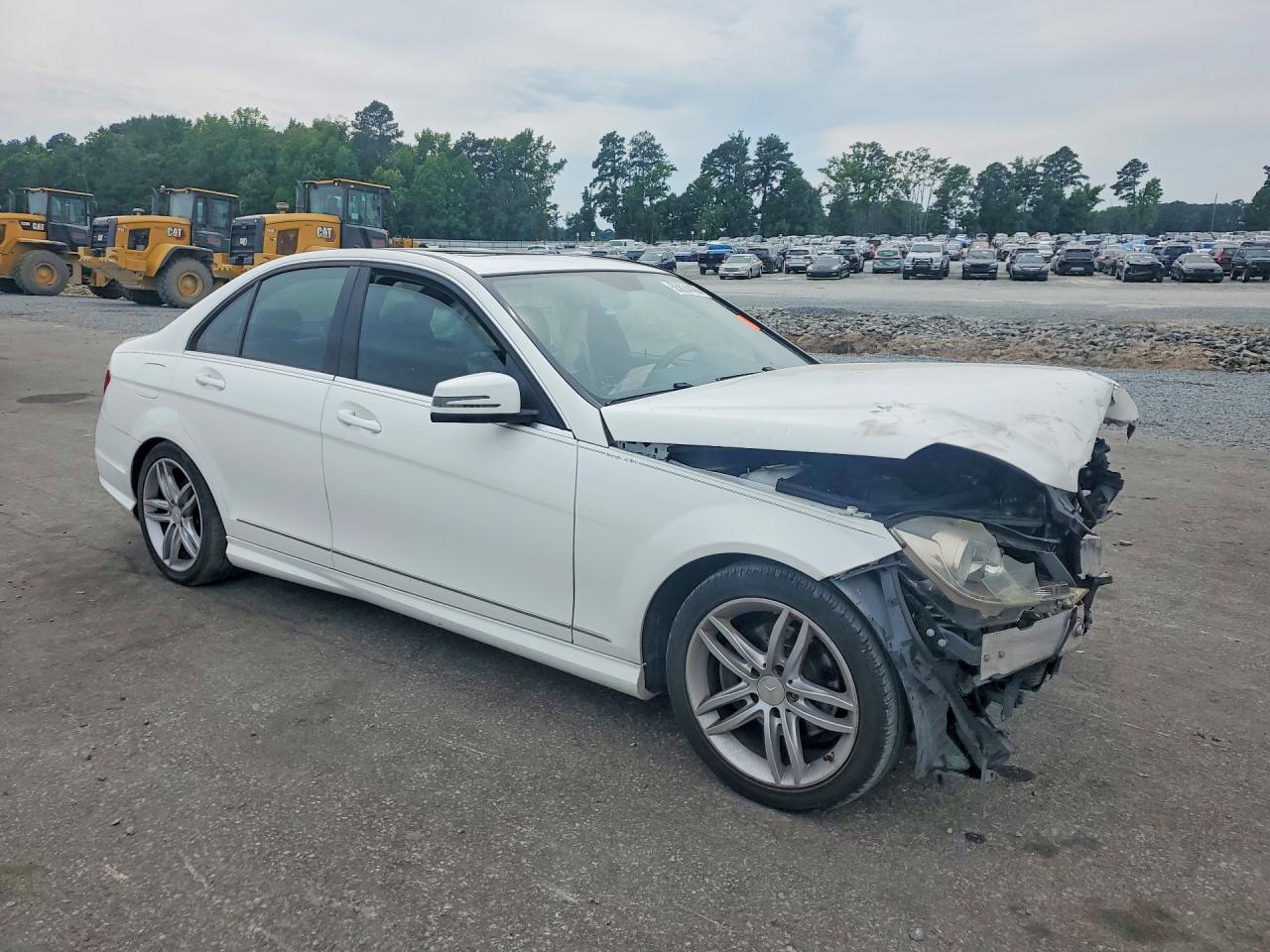 2014 Mercedes-benz C 250 White vin: WDDGF4HB3EA940844