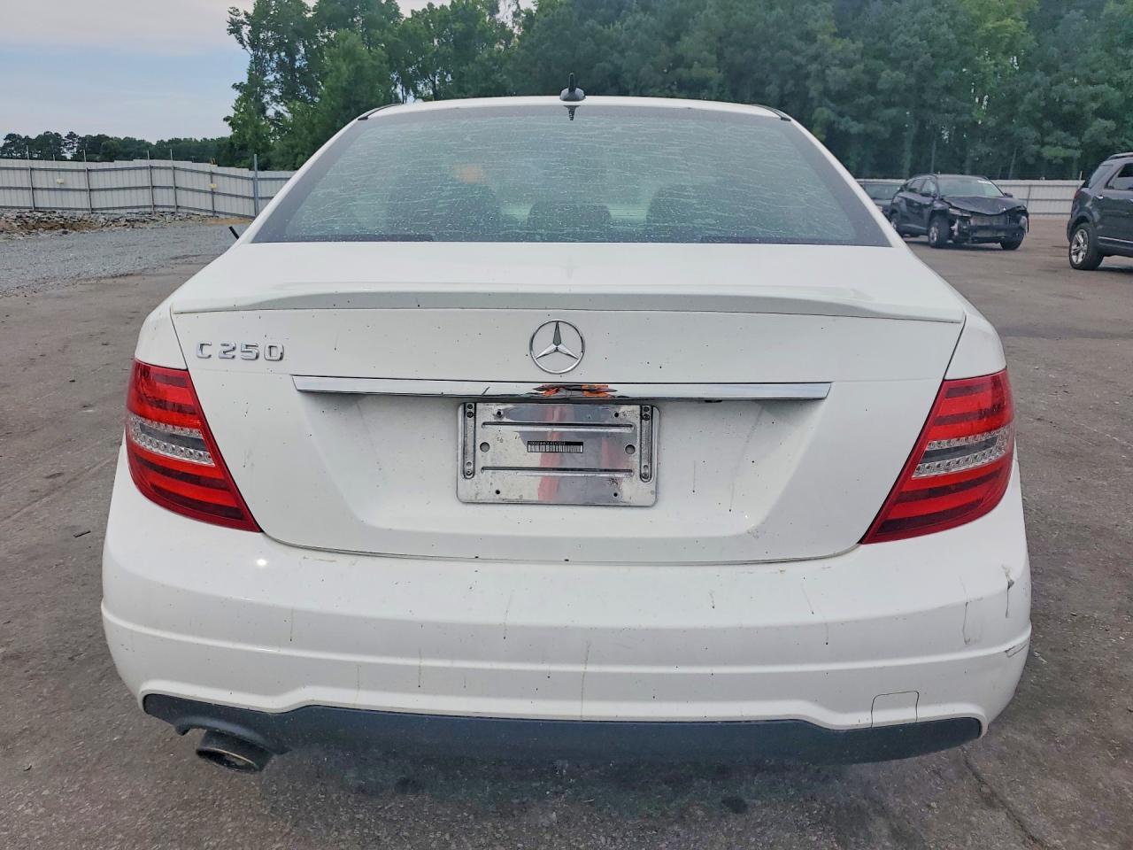 2014 Mercedes-benz C 250 White vin: WDDGF4HB3EA940844