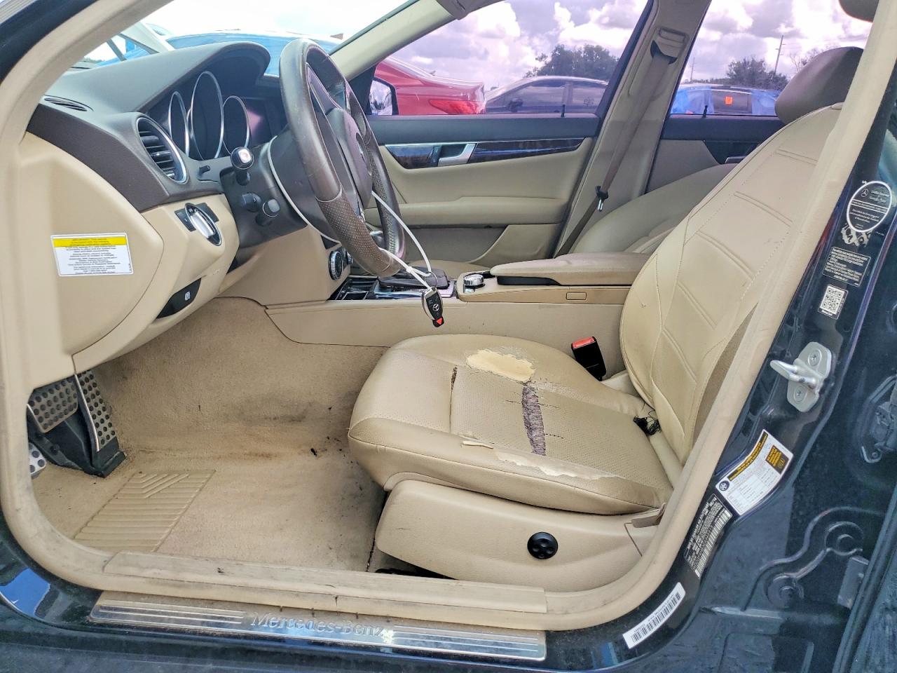 2014 Mercedes-benz C 250 Черный vin: WDDGF4HB3EA945915