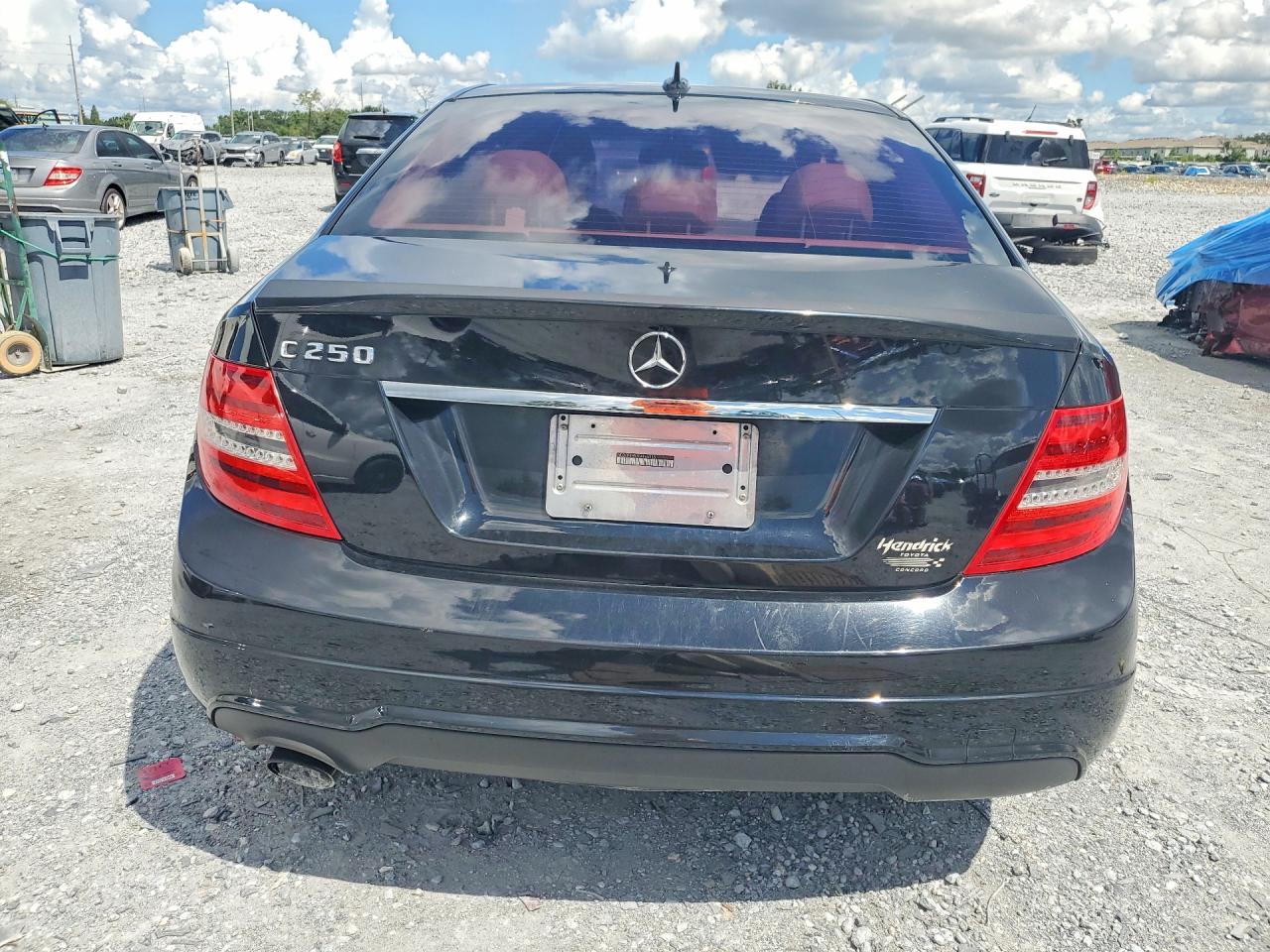 2014 Mercedes-benz C 250 Черный vin: WDDGF4HB3EA945915