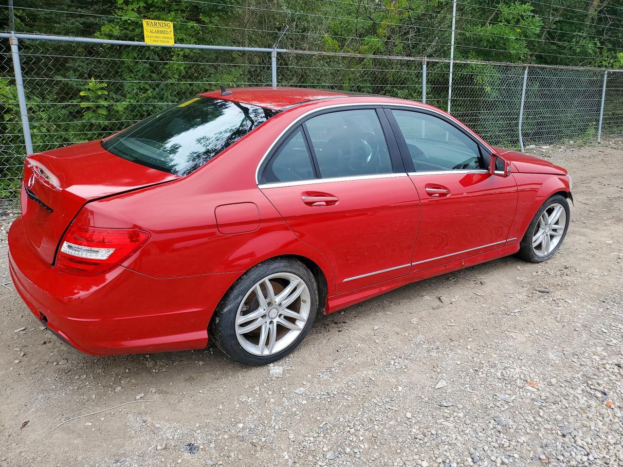 2014 Mercedes-benz C 250 Red vin: WDDGF4HB3EA947163