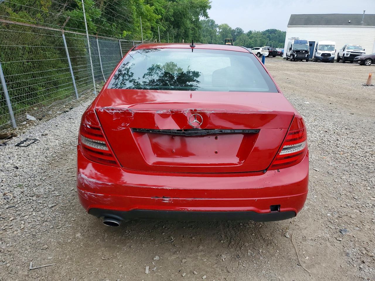 2014 Mercedes-benz C 250 Red vin: WDDGF4HB3EA947163