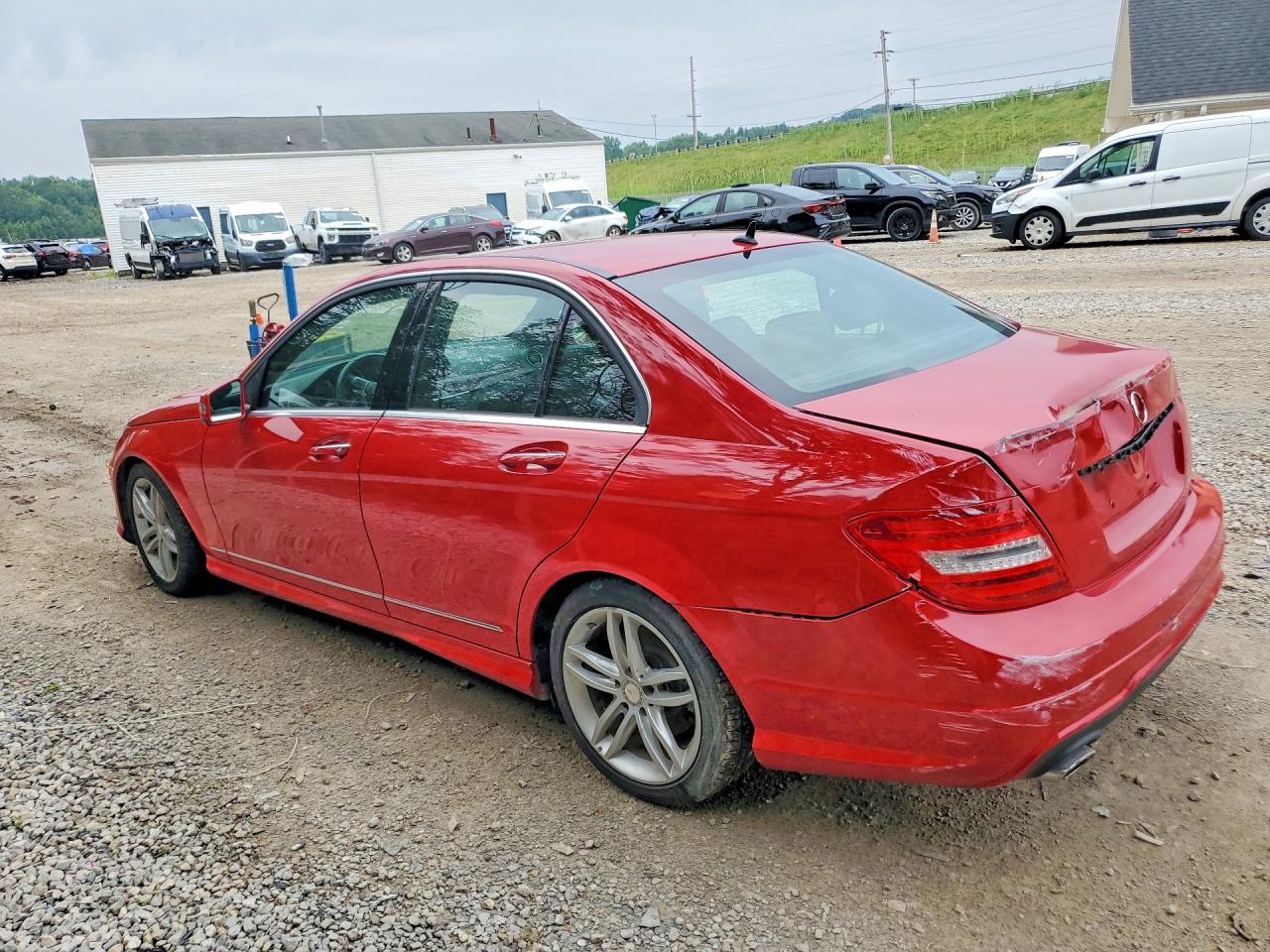 2014 Mercedes-benz C 250 Red vin: WDDGF4HB3EA947163