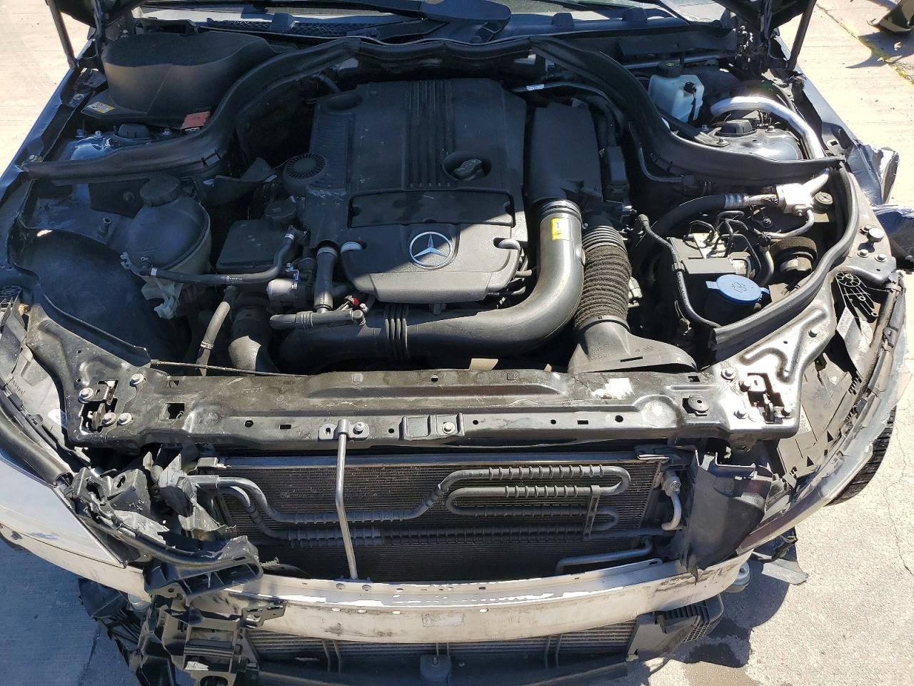 2014 Mercedes-benz C 250 Серый vin: WDDGF4HB3EA949091