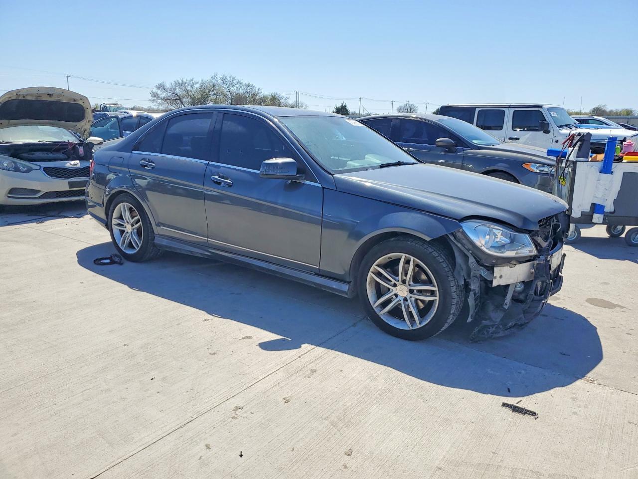 2014 Mercedes-benz C 250 Серый vin: WDDGF4HB3EA949091