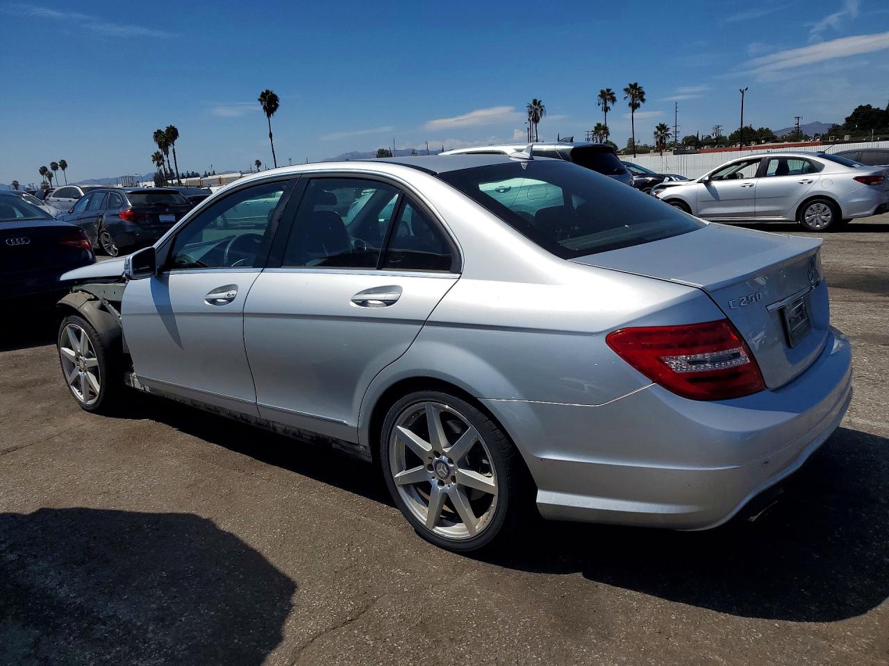2014 Mercedes-benz C 250 Серебряный vin: WDDGF4HB3EA954713
