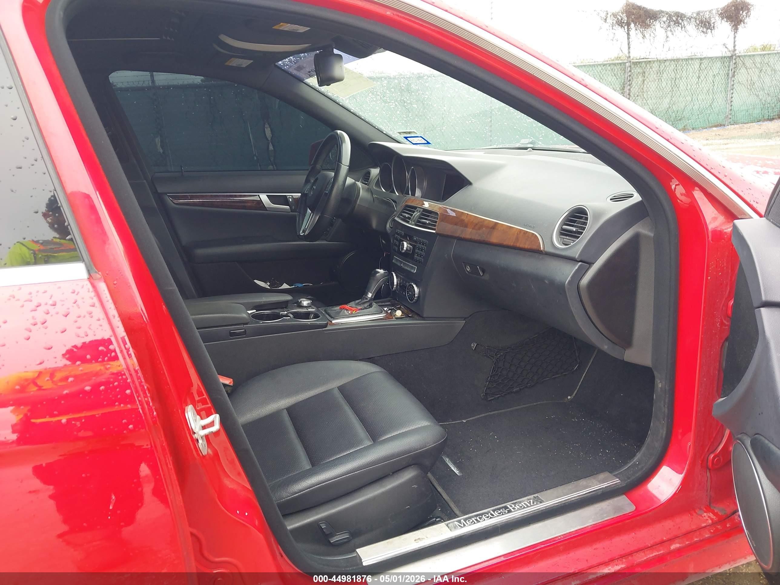 2014 Mercedes-benz C-class C 250 Sport Red vin: WDDGF4HB3EA956915