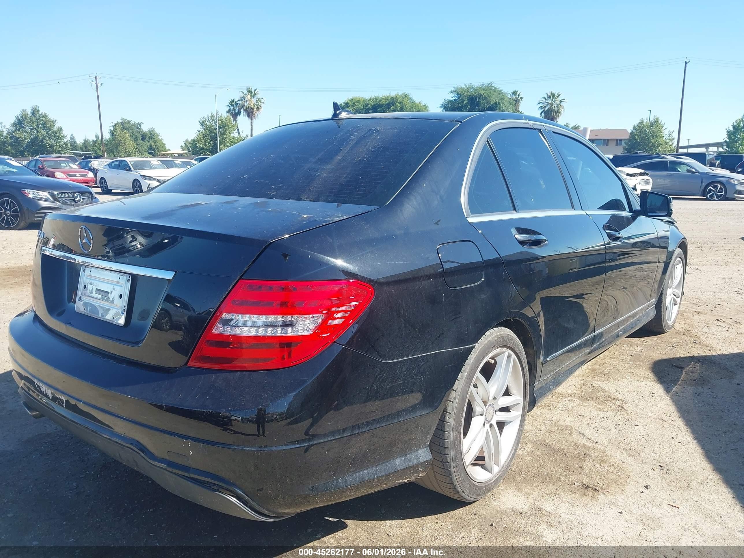 2014 Mercedes-benz C 250 Sport Черный vin: WDDGF4HB3EA962990