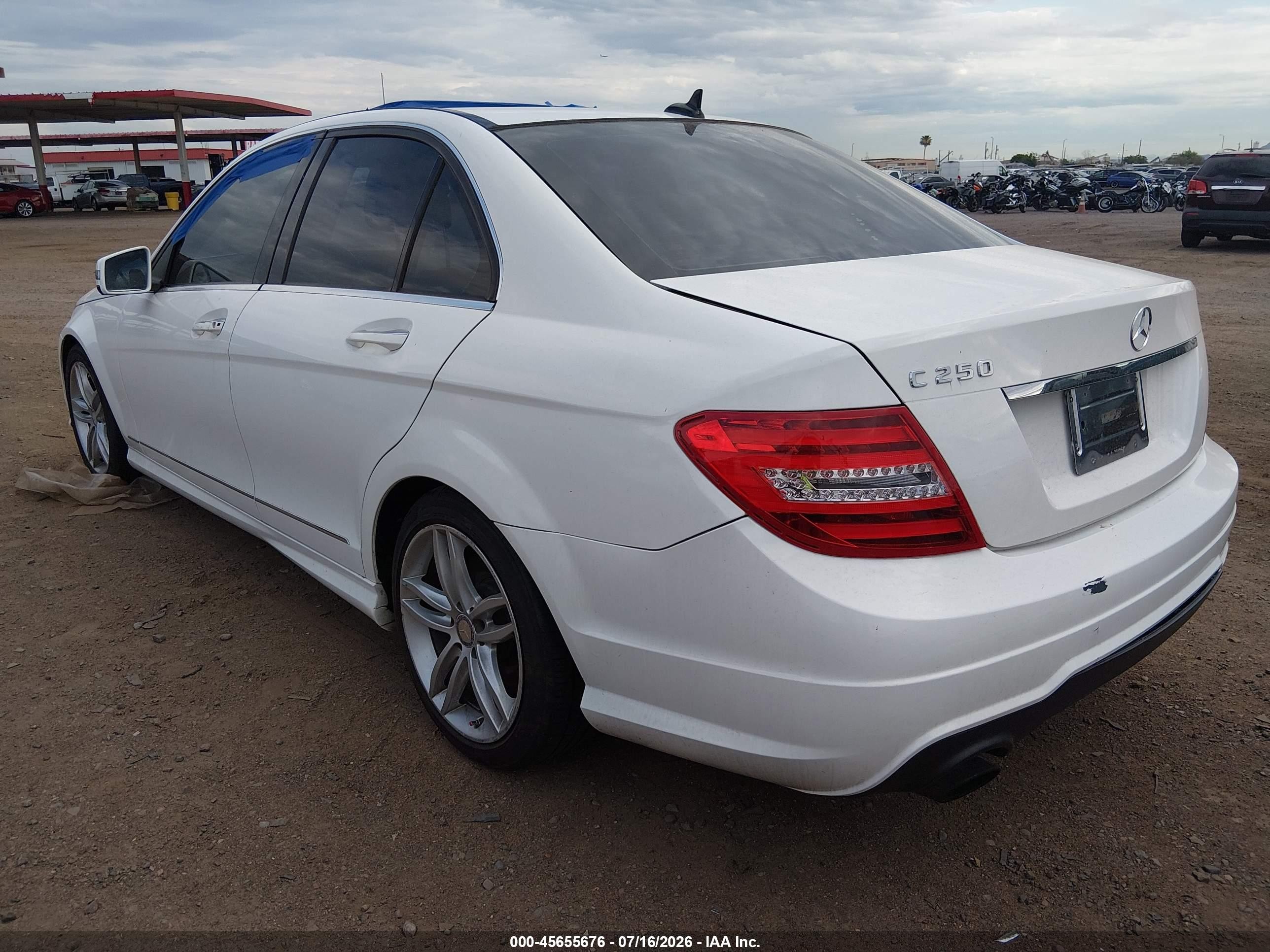 2014 Mercedes-benz C 250 Luxury/sport White vin: WDDGF4HB3EA966022