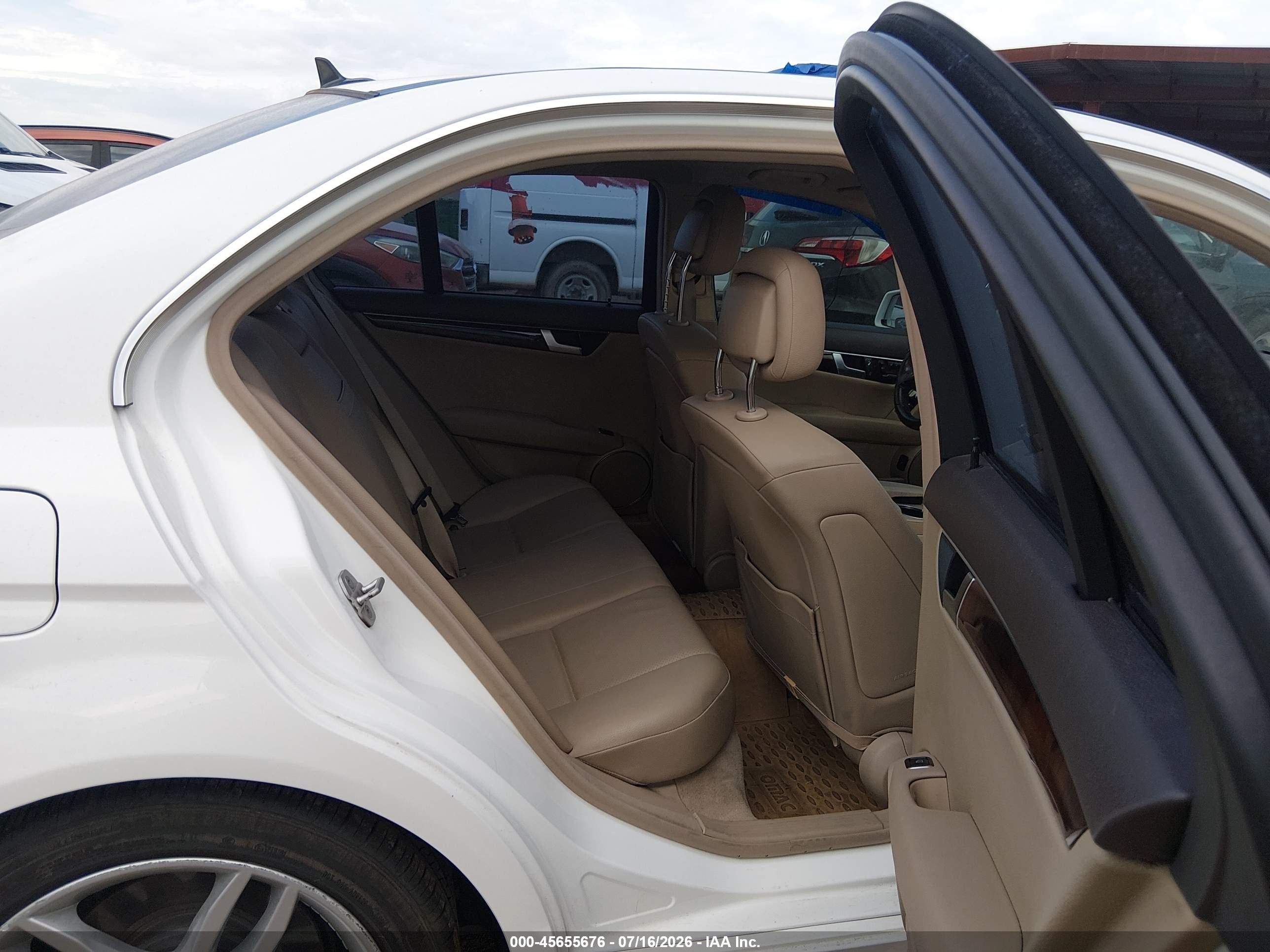 2014 Mercedes-benz C 250 Luxury/sport White vin: WDDGF4HB3EA966022