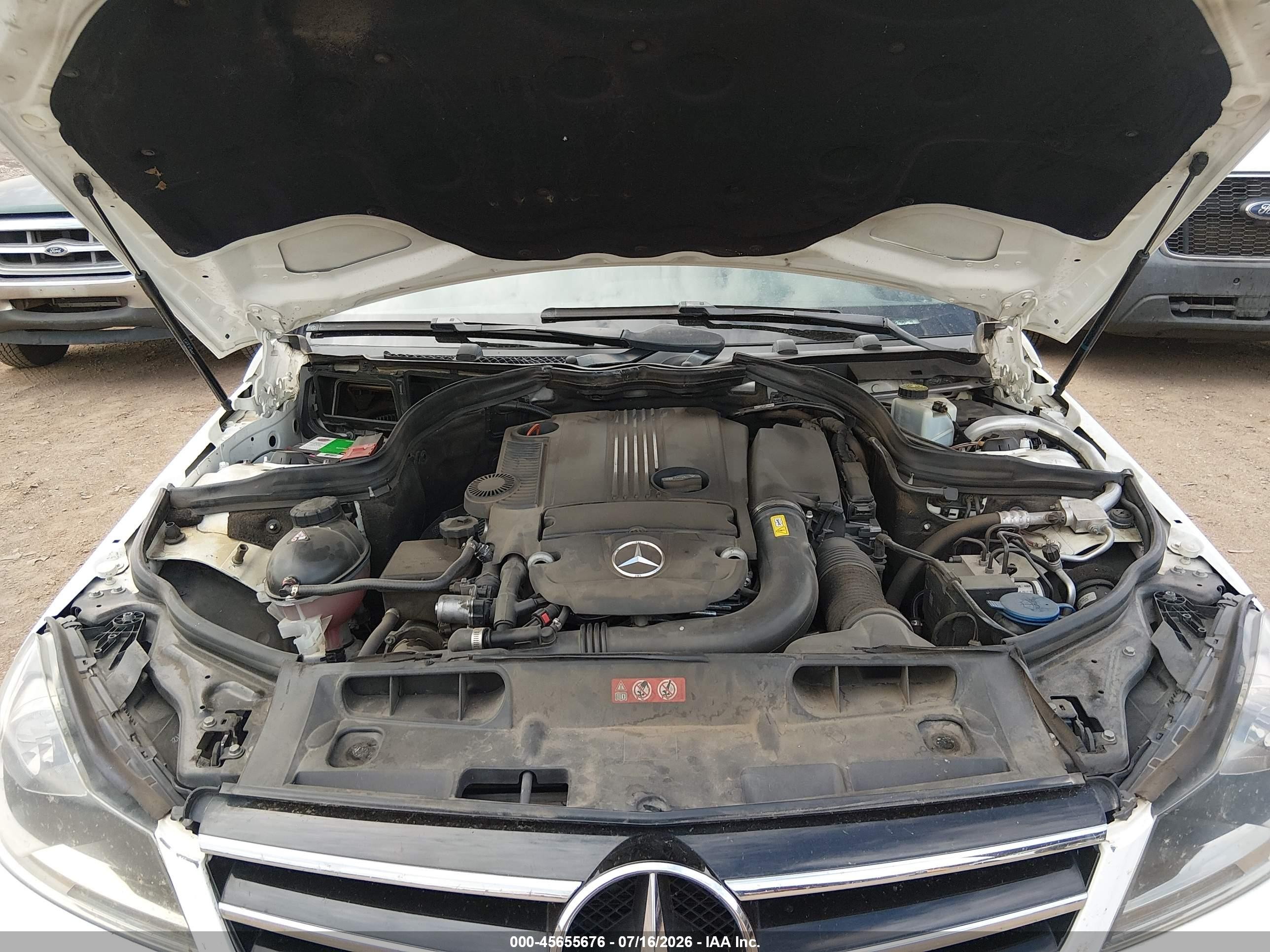 2014 Mercedes-benz C 250 Luxury/sport White vin: WDDGF4HB3EA966022