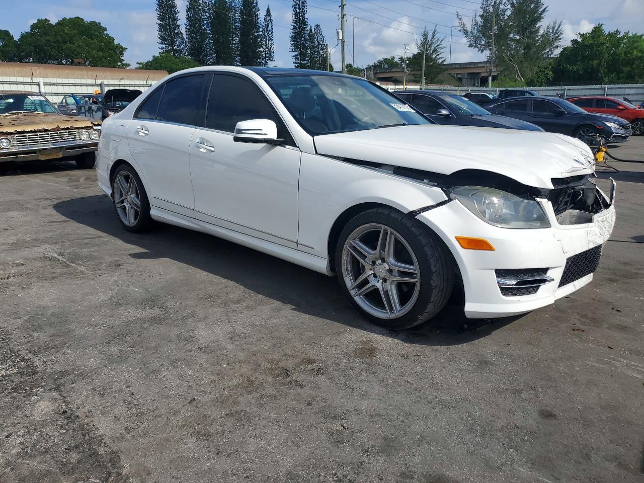 2014 Mercedes-benz C 250 White vin: WDDGF4HB3EG226113