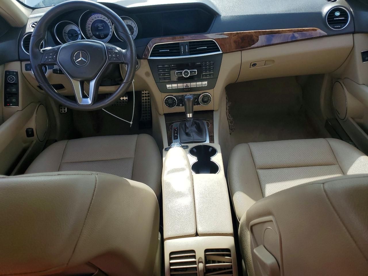 2014 Mercedes-benz C 250 White vin: WDDGF4HB3EG226113