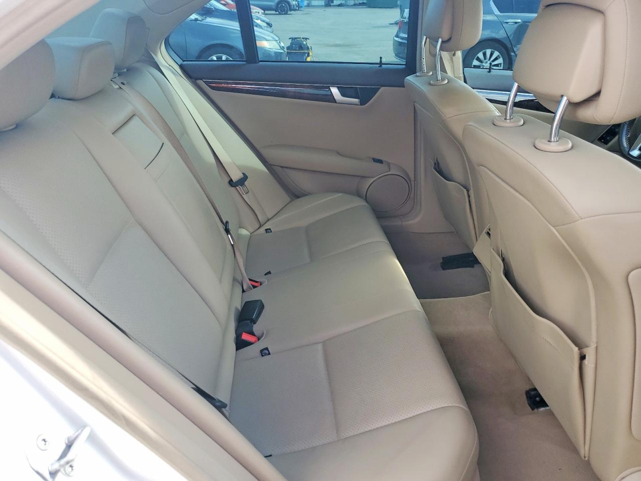 2014 Mercedes-benz C 250 White vin: WDDGF4HB3EG226113