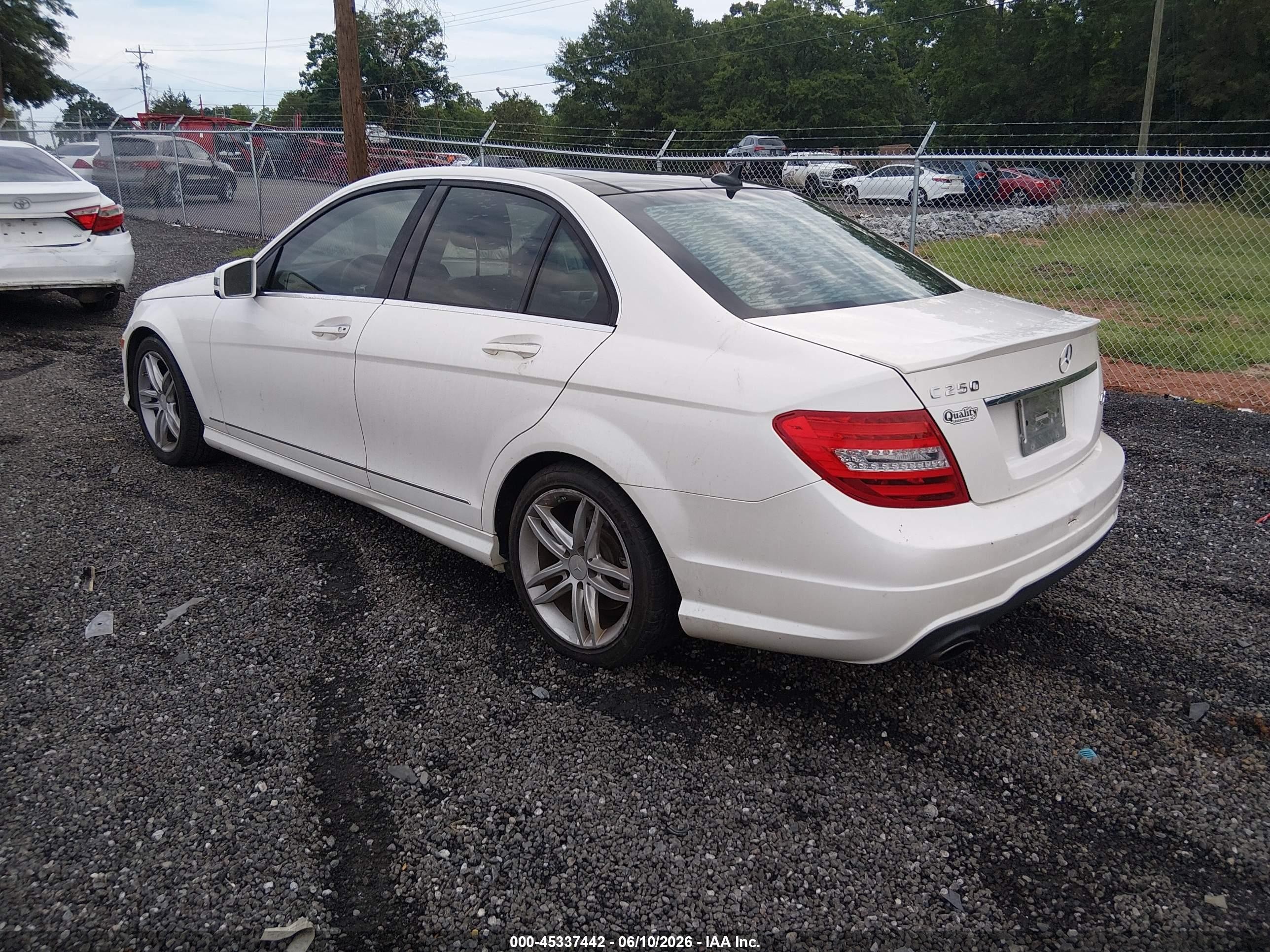 2014 Mercedes-benz C 250 Sport White vin: WDDGF4HB3ER308766