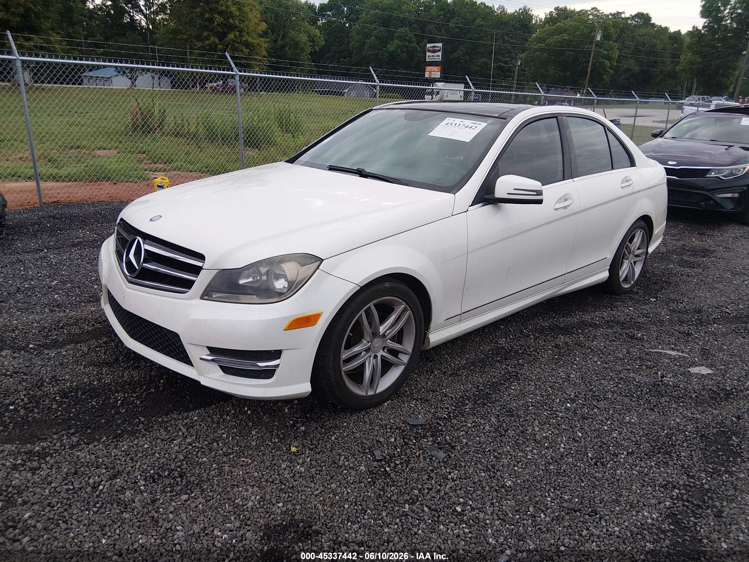 2014 Mercedes-benz C 250 Sport White vin: WDDGF4HB3ER308766