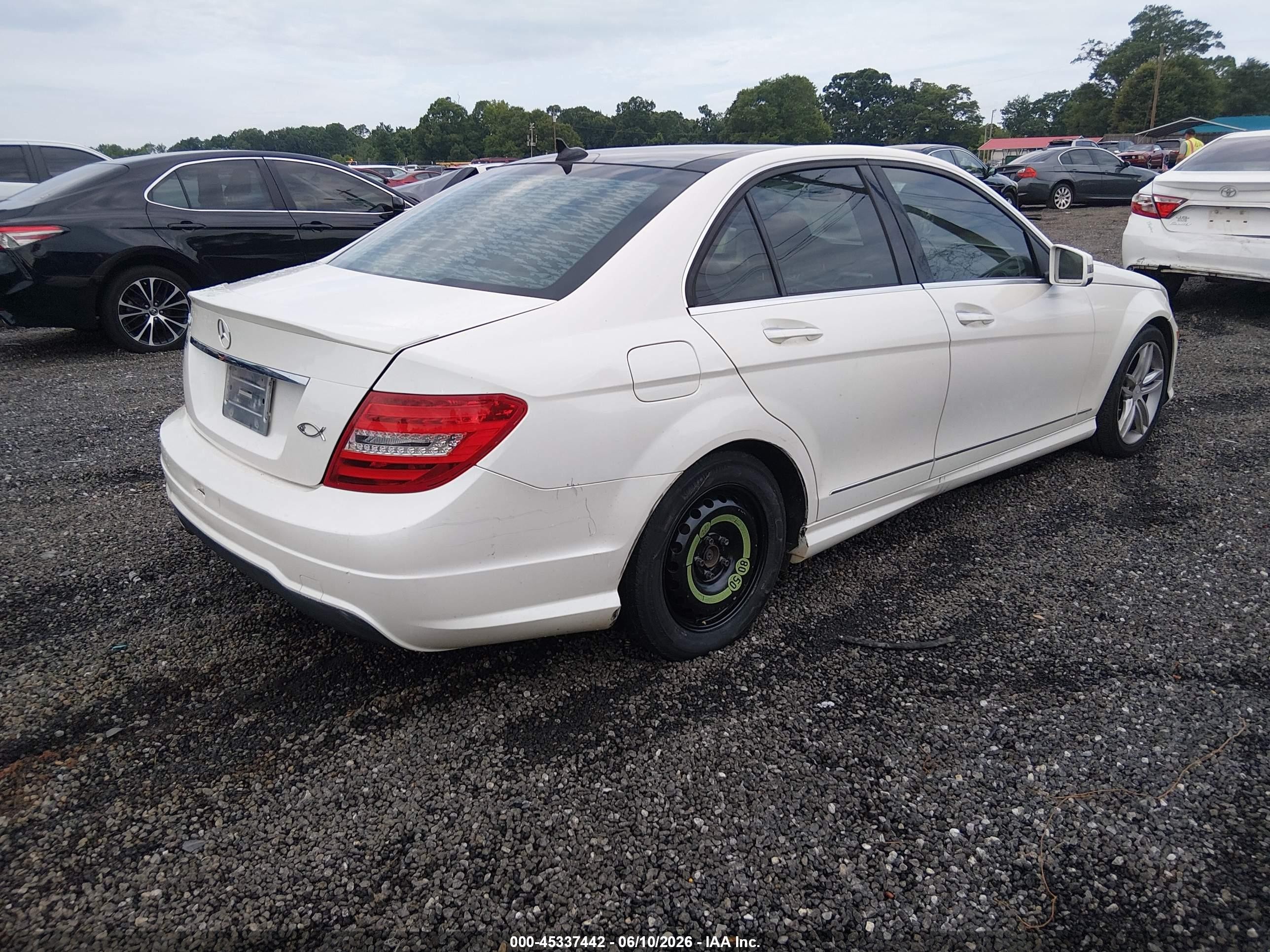 2014 Mercedes-benz C 250 Sport White vin: WDDGF4HB3ER308766