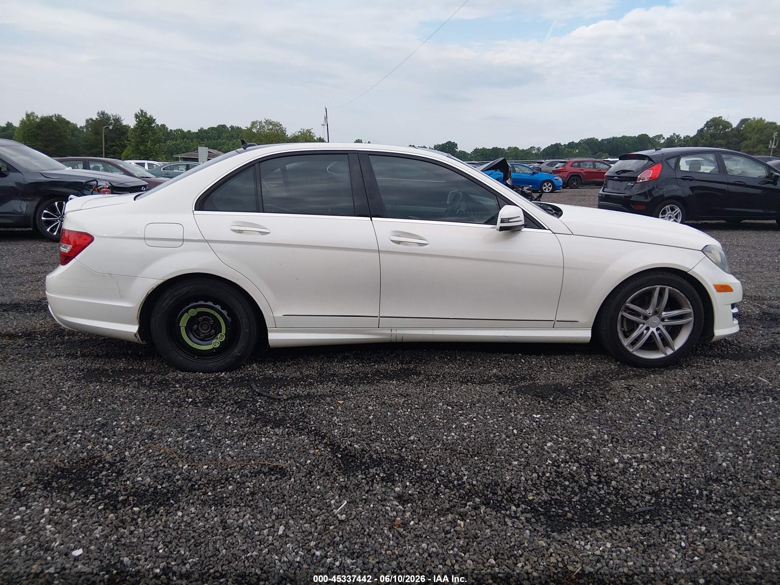 2014 Mercedes-benz C 250 Sport White vin: WDDGF4HB3ER308766