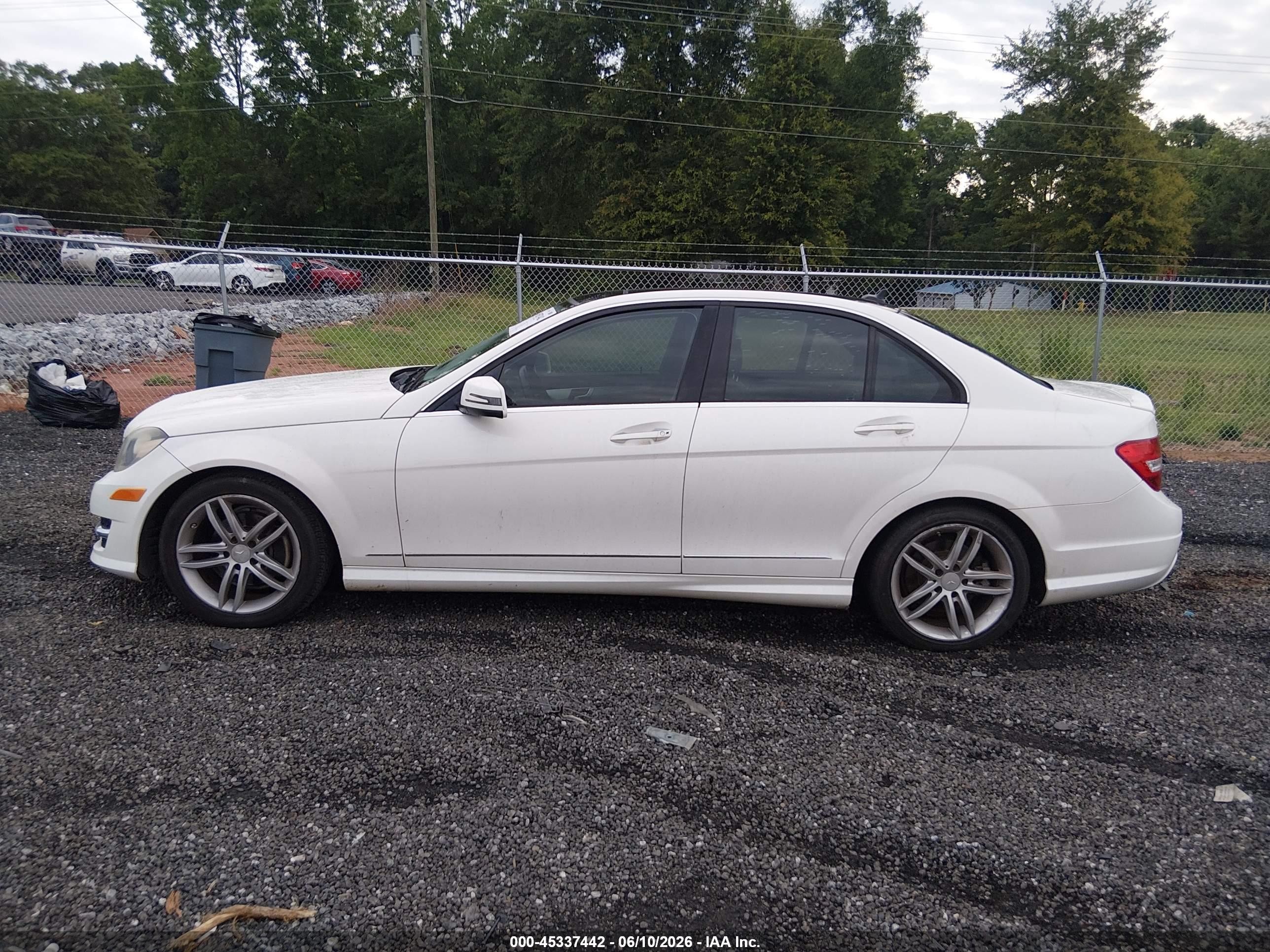 2014 Mercedes-benz C 250 Sport White vin: WDDGF4HB3ER308766