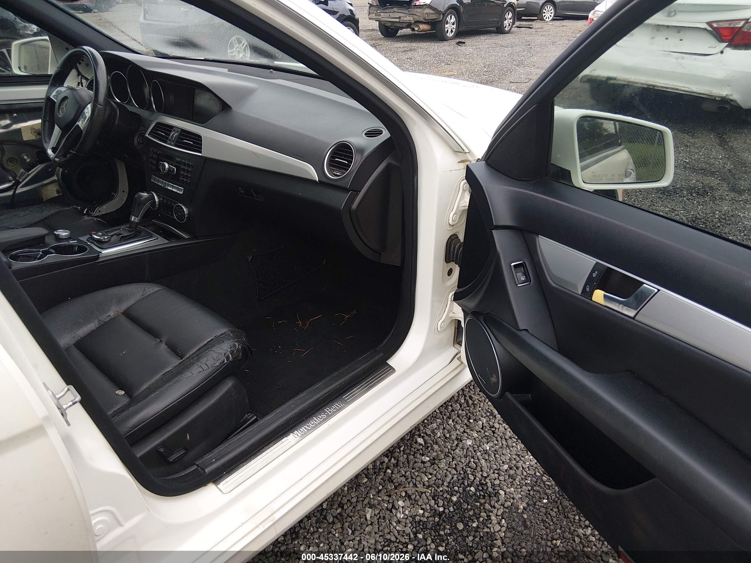 2014 Mercedes-benz C 250 Sport White vin: WDDGF4HB3ER308766
