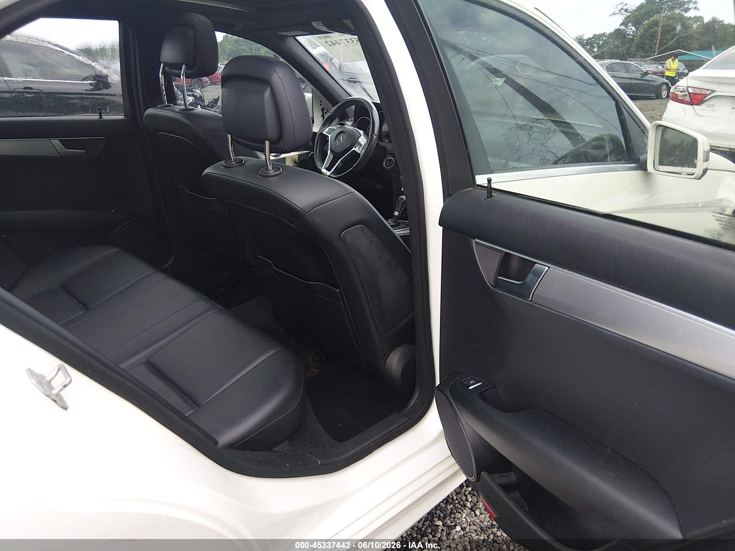 2014 Mercedes-benz C 250 Sport White vin: WDDGF4HB3ER308766