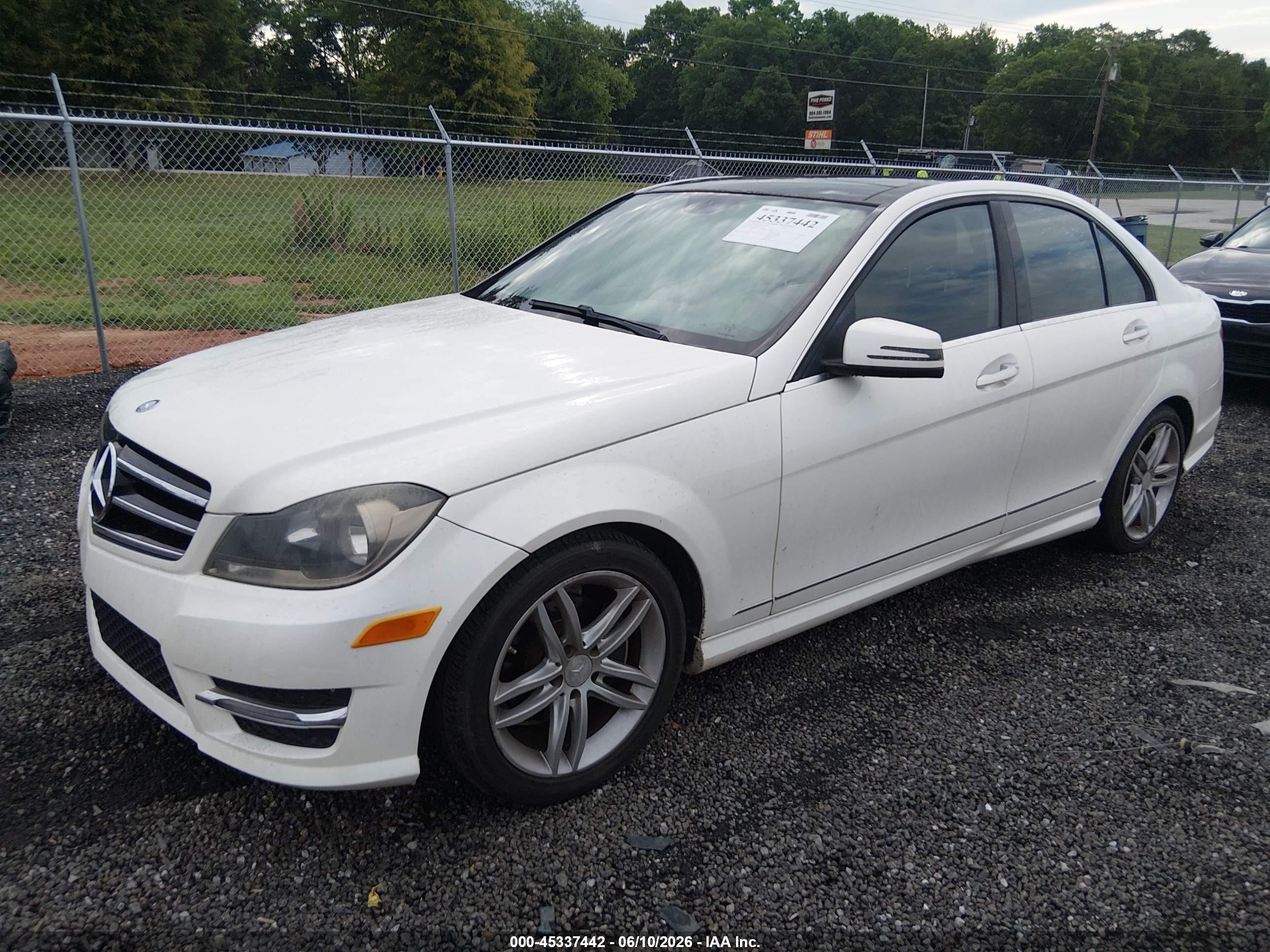 2014 Mercedes-benz C 250 Sport White vin: WDDGF4HB3ER308766