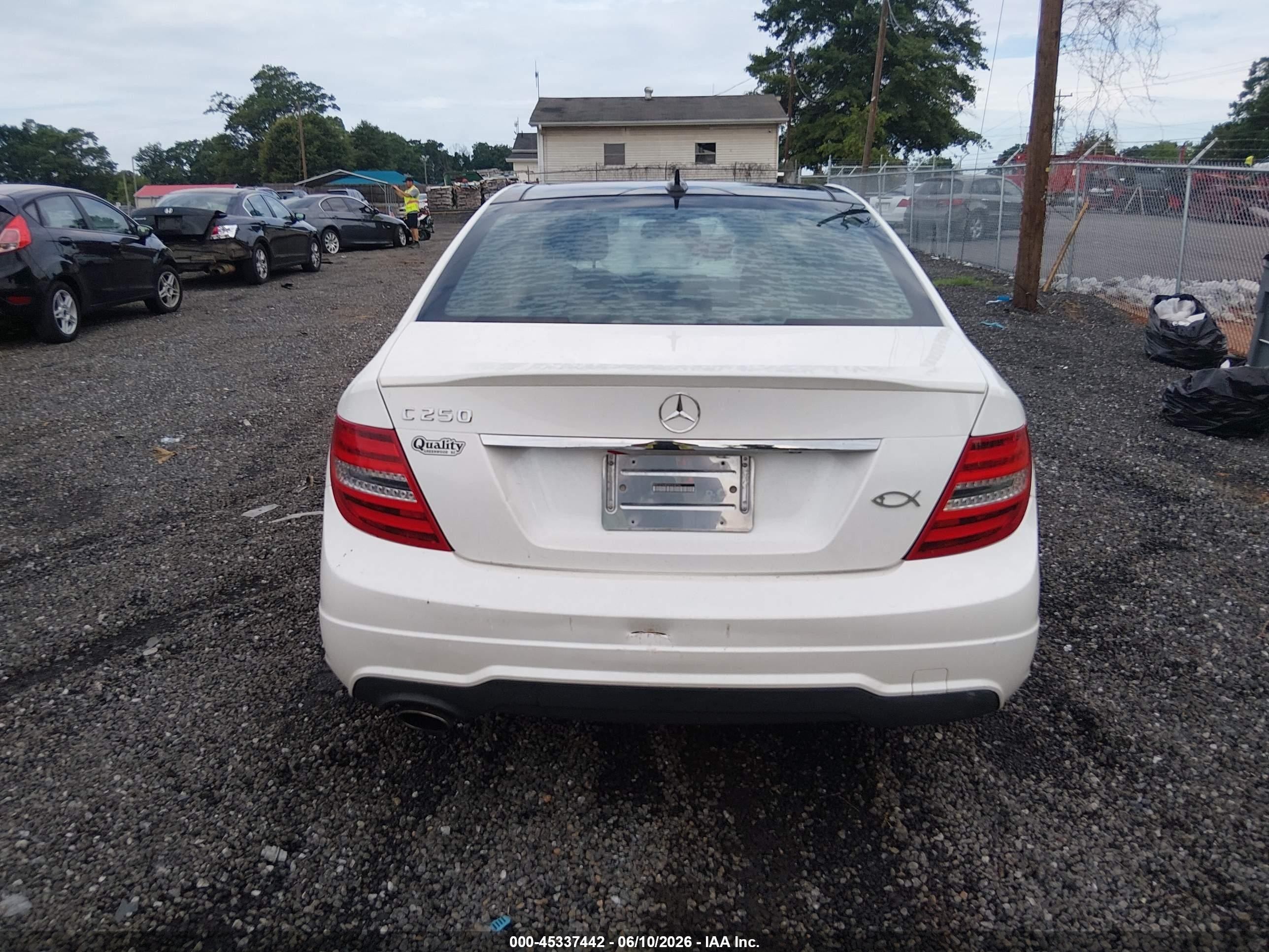 2014 Mercedes-benz C 250 Sport White vin: WDDGF4HB3ER308766