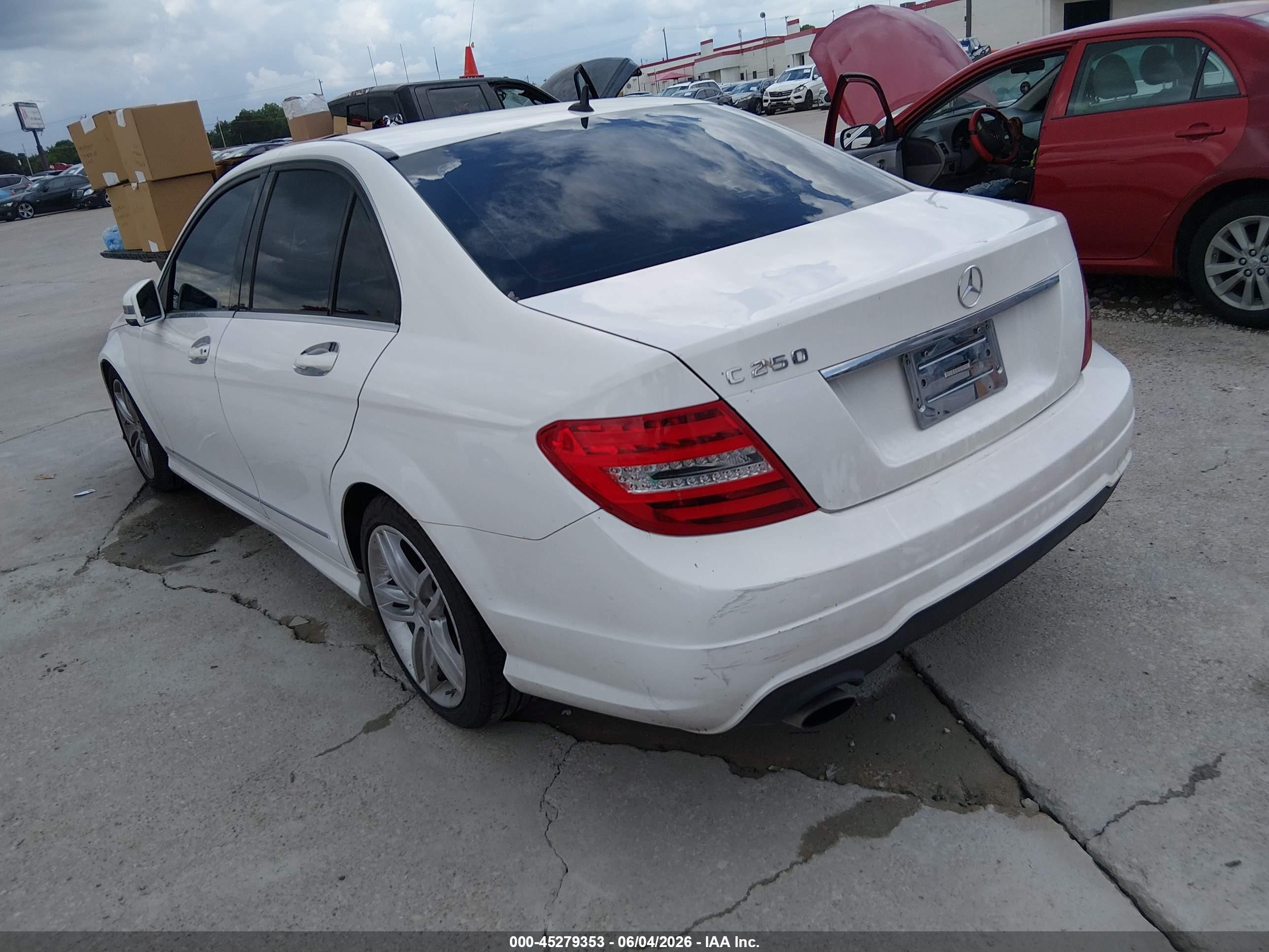 2014 Mercedes-benz C 250 Sport White vin: WDDGF4HB3ER313515