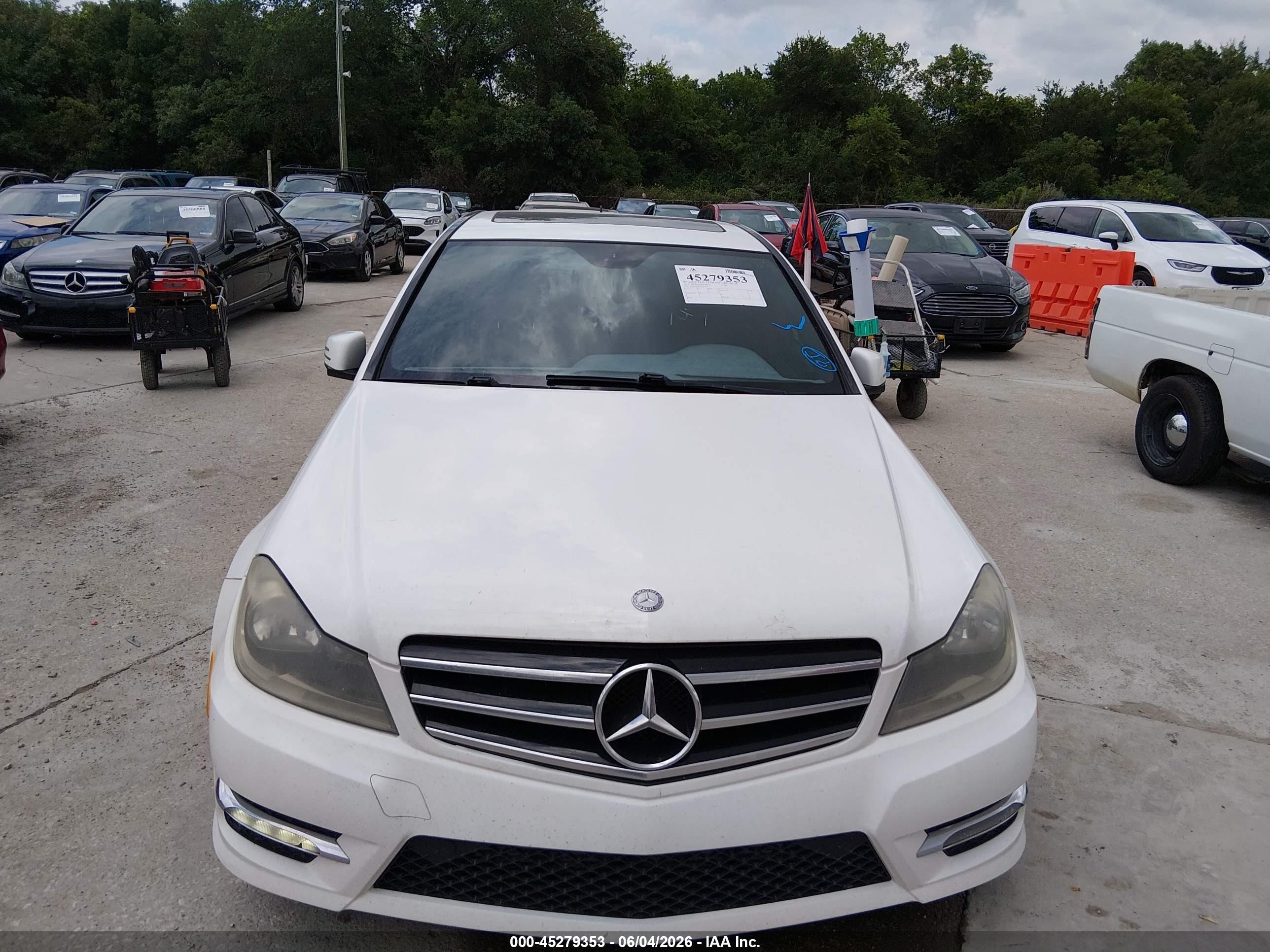 2014 Mercedes-benz C 250 Sport White vin: WDDGF4HB3ER313515