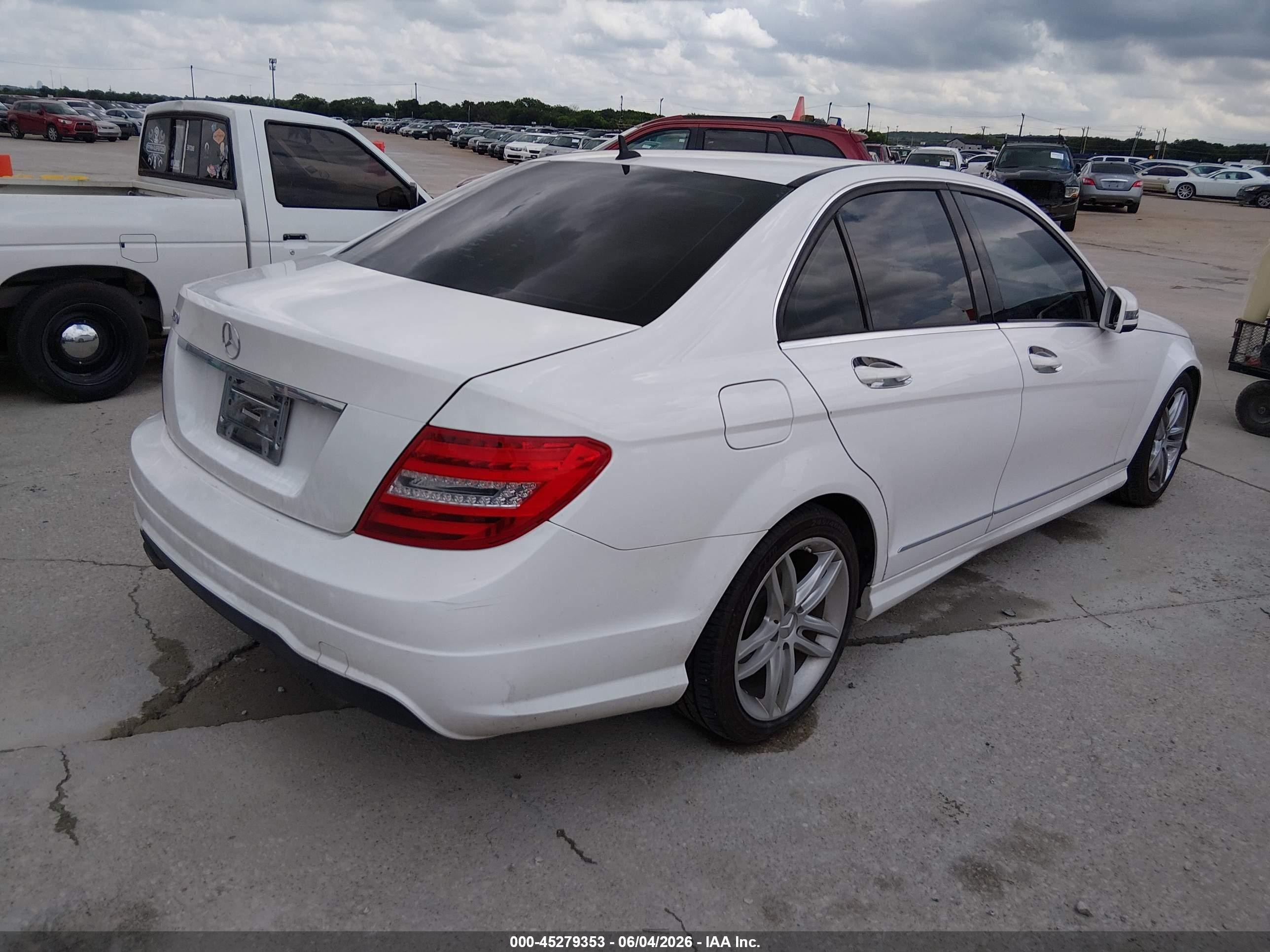 2014 Mercedes-benz C 250 Sport White vin: WDDGF4HB3ER313515