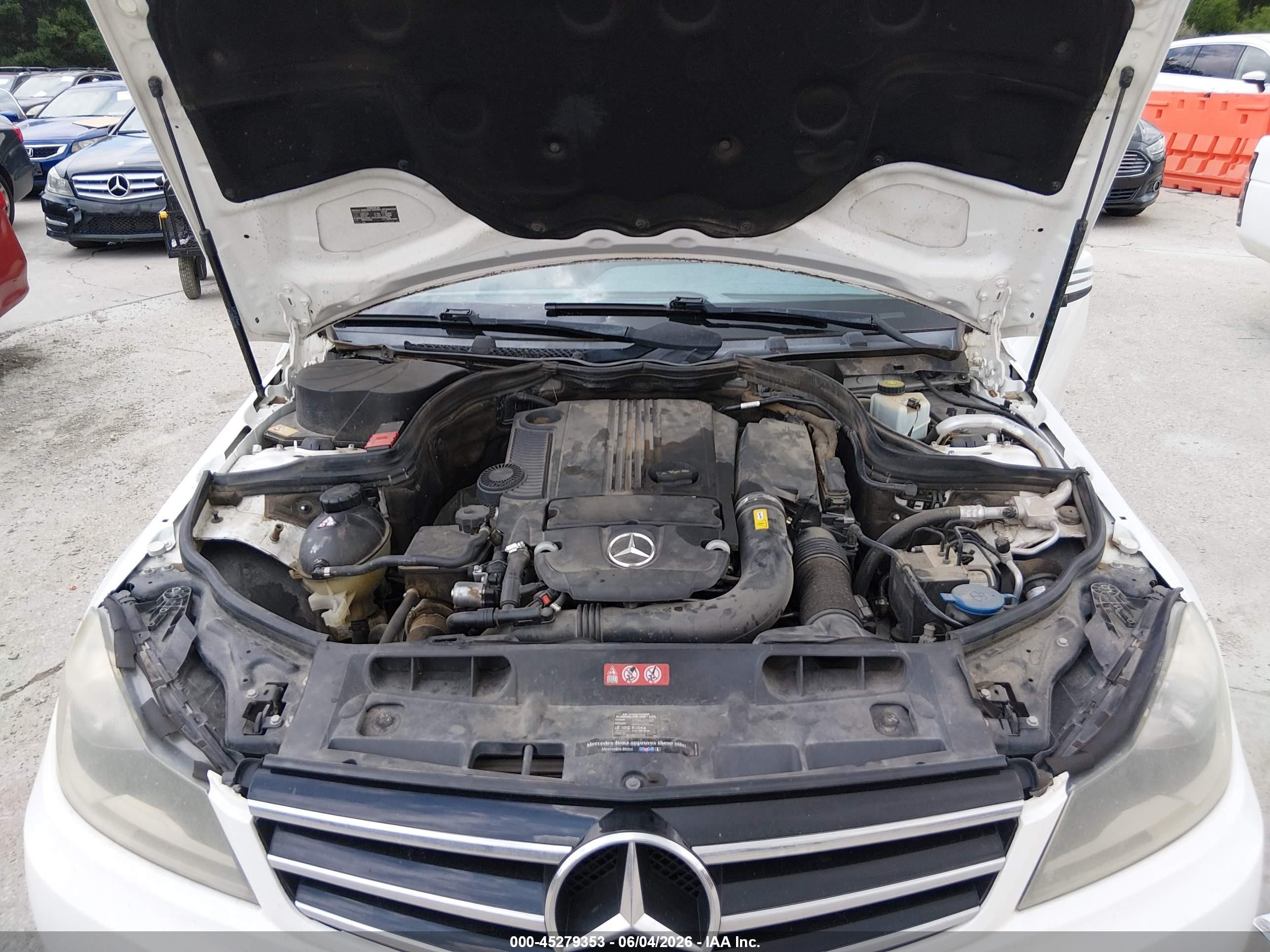 2014 Mercedes-benz C 250 Sport White vin: WDDGF4HB3ER313515