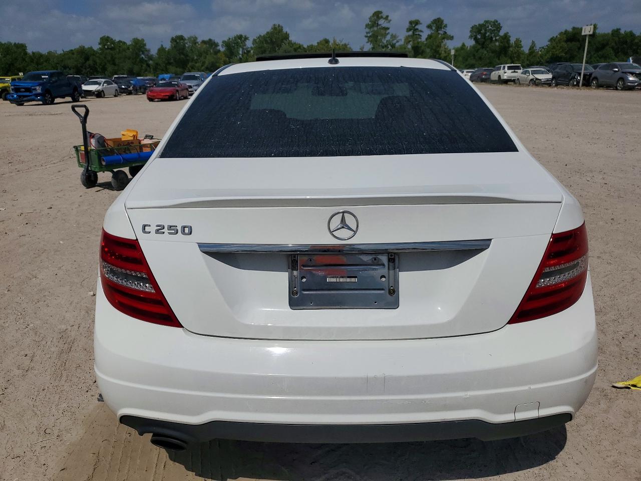2014 Mercedes-benz C 250 White vin: WDDGF4HB3ER319380