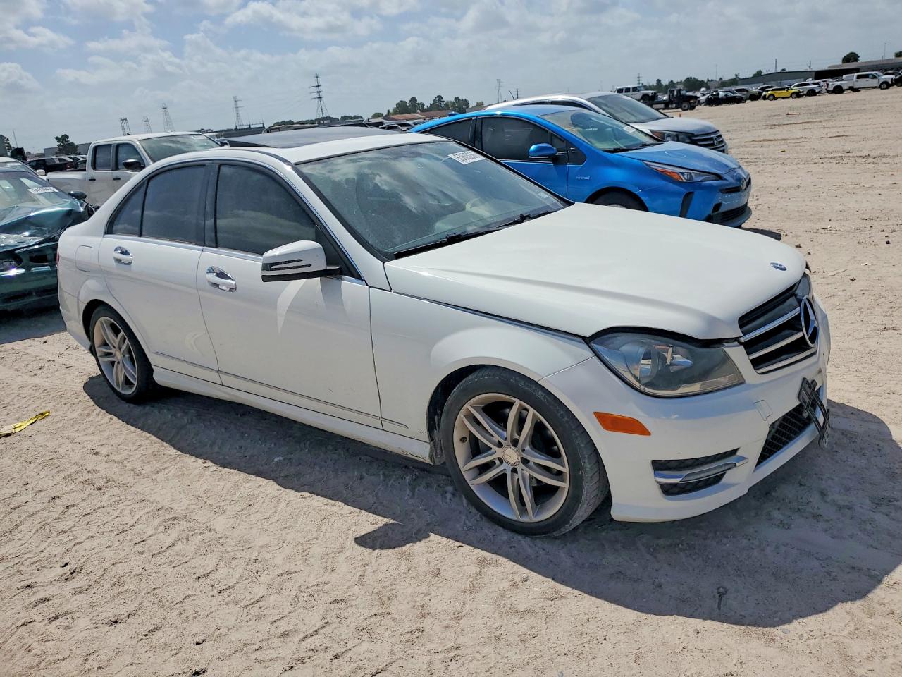 2014 Mercedes-benz C 250 White vin: WDDGF4HB3ER319380