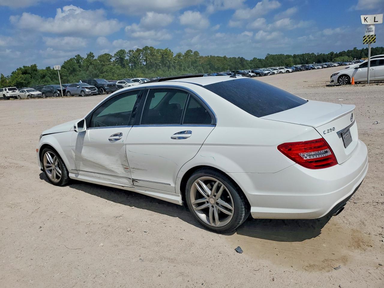 2014 Mercedes-benz C 250 White vin: WDDGF4HB3ER319380