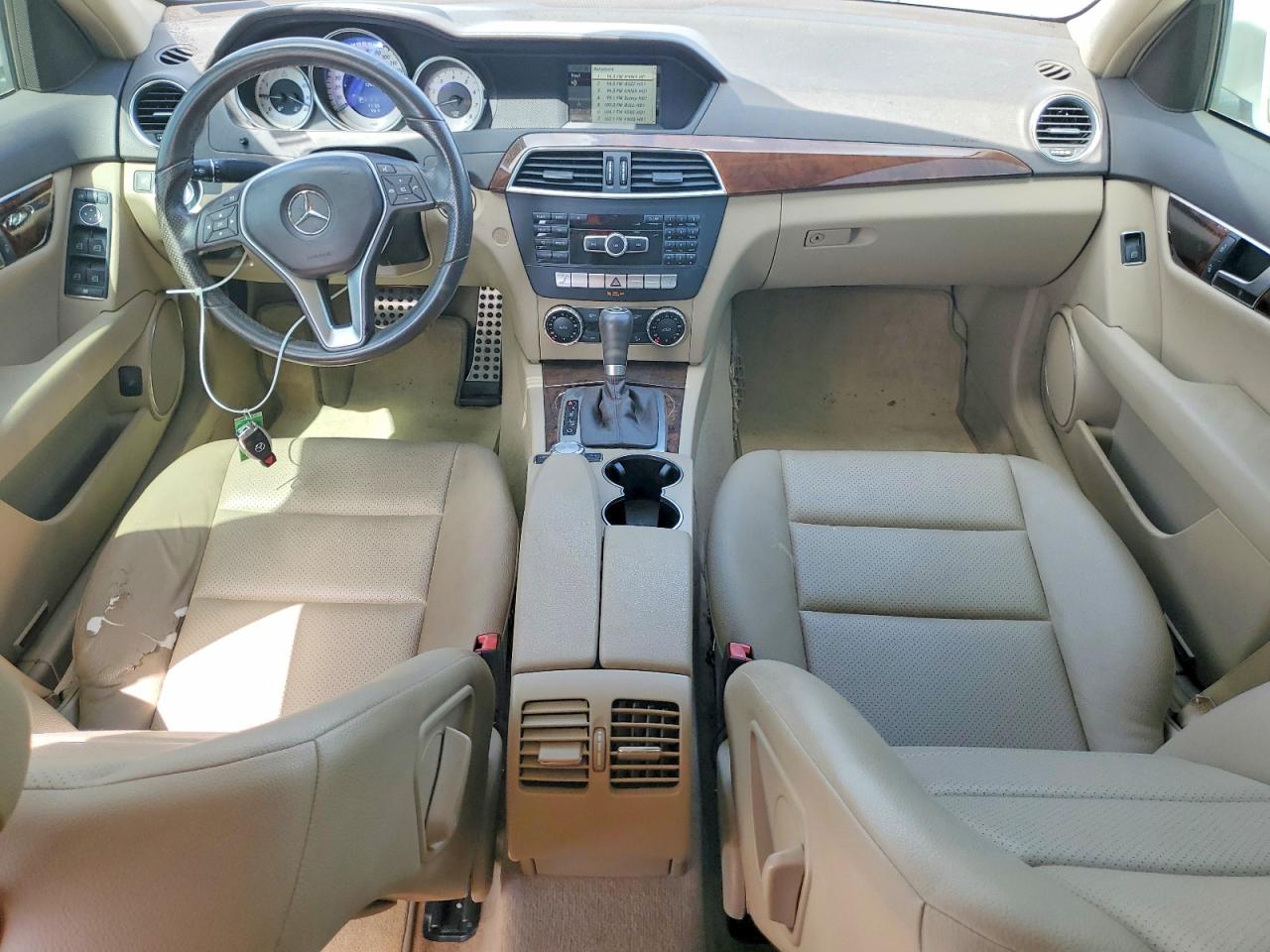 2014 Mercedes-benz C 250 White vin: WDDGF4HB3ER319380