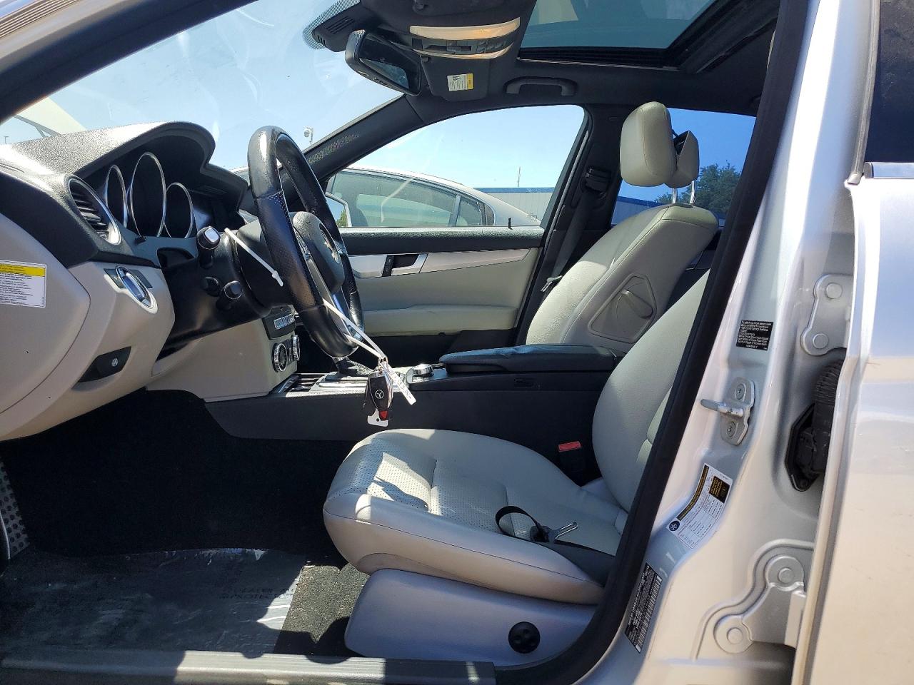 2014 Mercedes-benz C 250 Silver vin: WDDGF4HB3ER319654