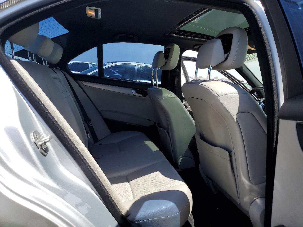 2014 Mercedes-benz C 250 Silver vin: WDDGF4HB3ER319654