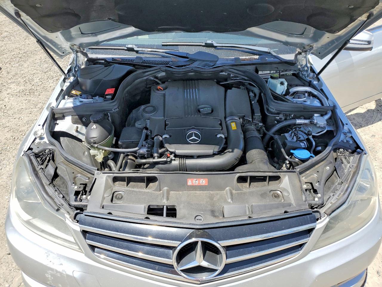 2014 Mercedes-benz C 250 Silver vin: WDDGF4HB3ER319654