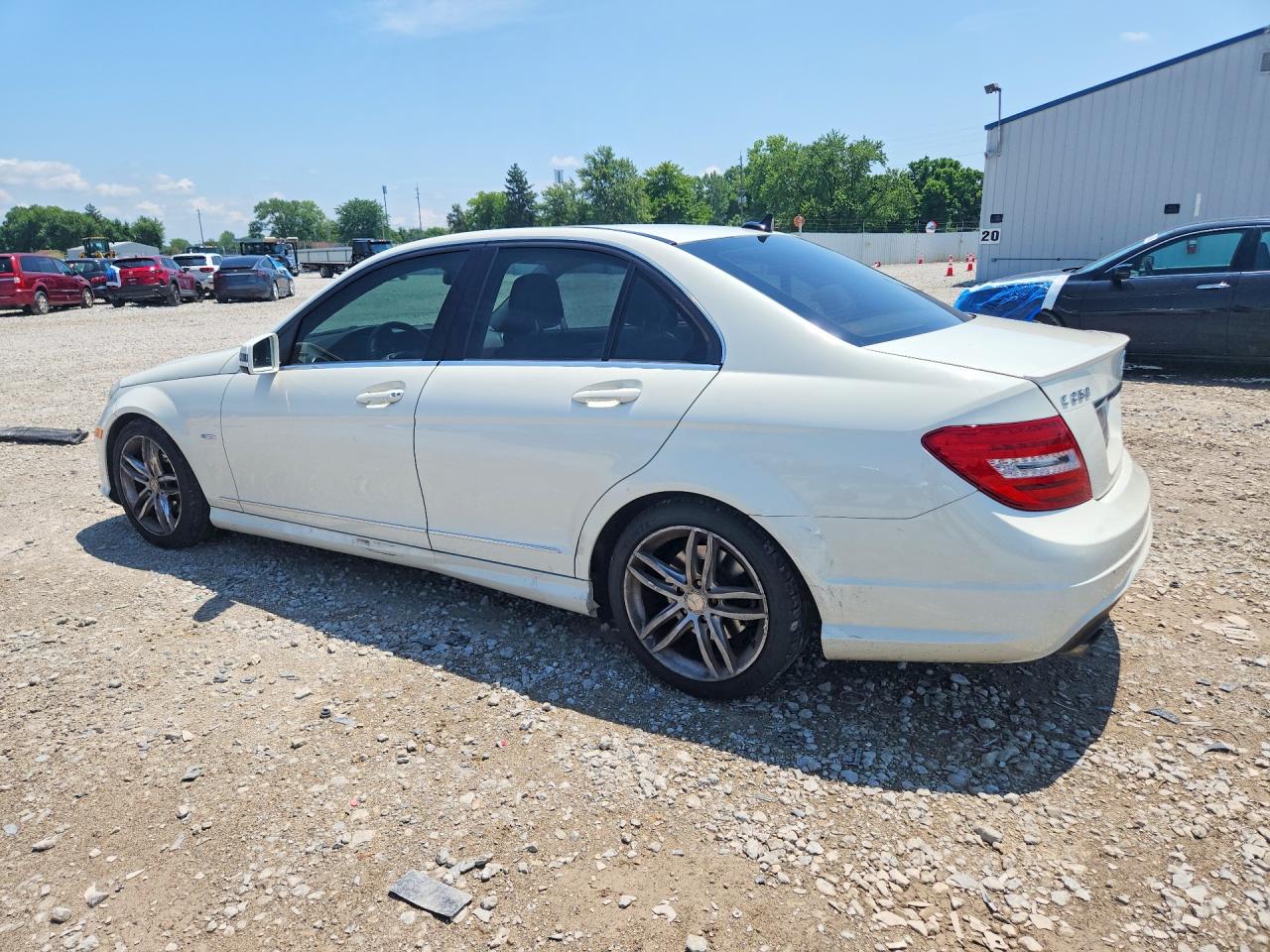 2012 Mercedes-benz C 250 Белый vin: WDDGF4HB4CA721226