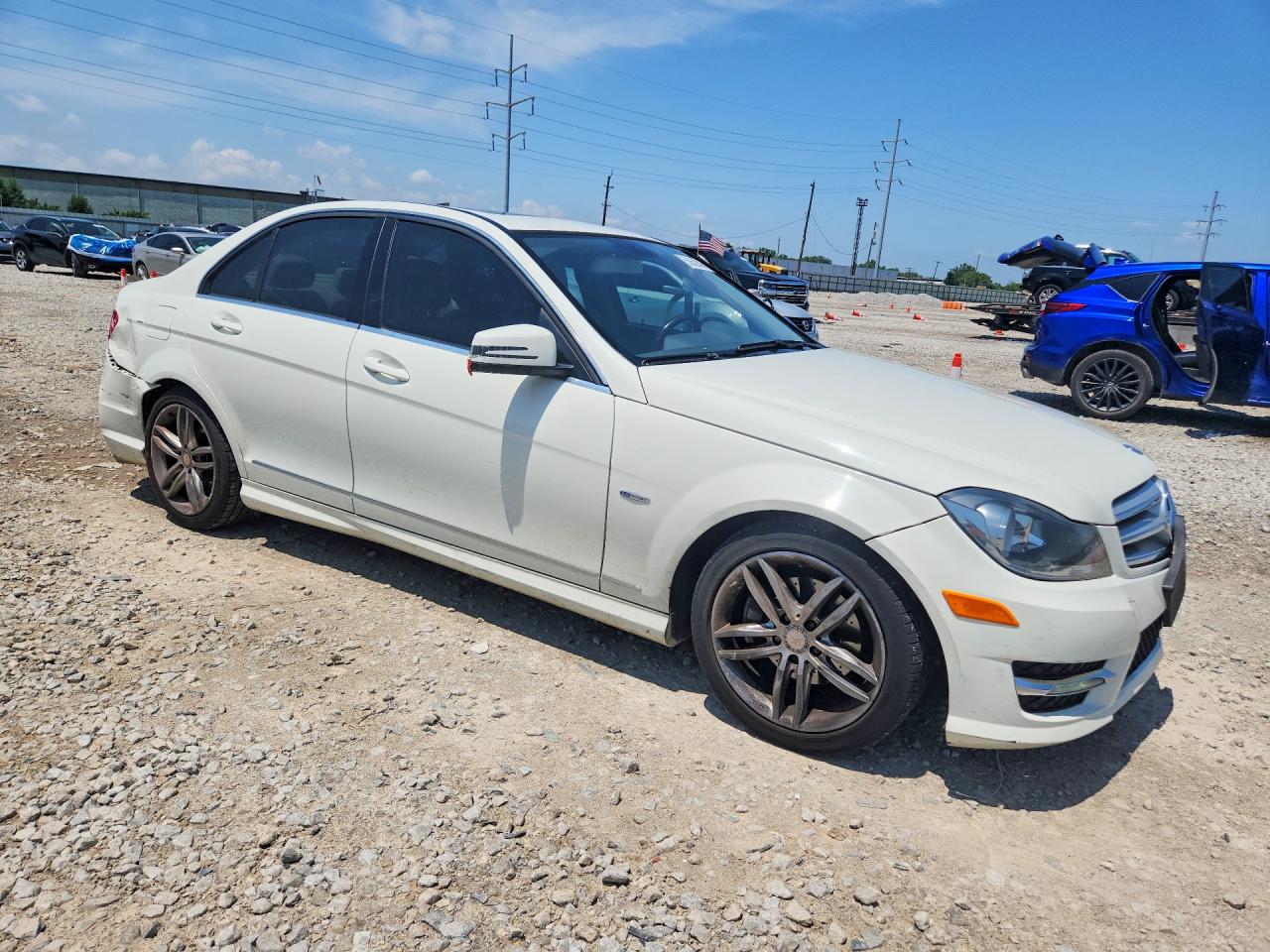 2012 Mercedes-benz C 250 Белый vin: WDDGF4HB4CA721226